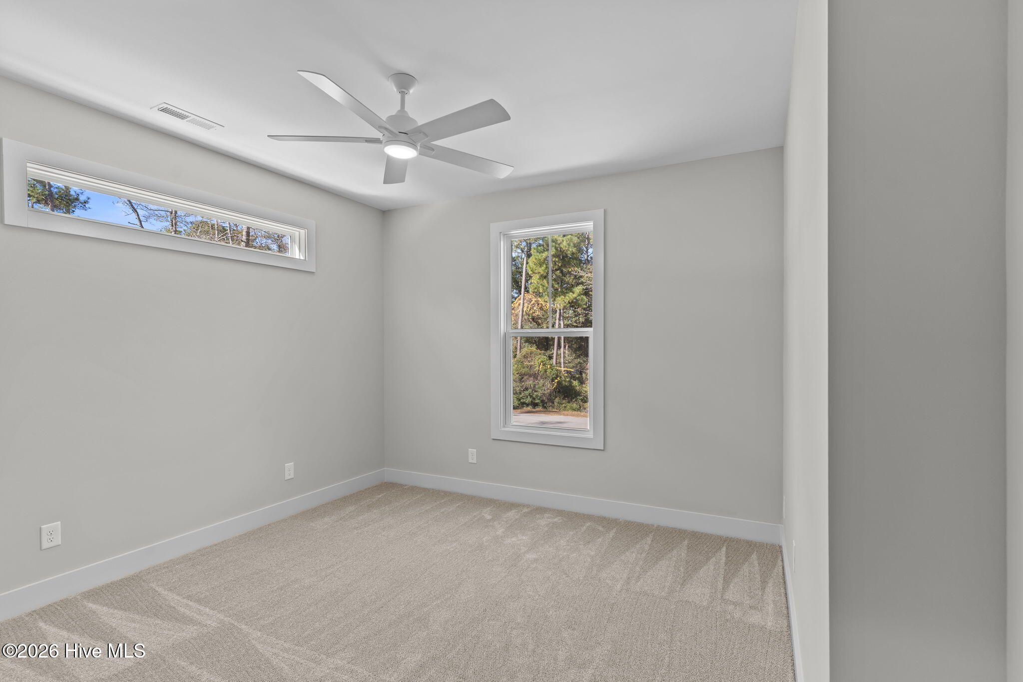 100548925 | Photo 40