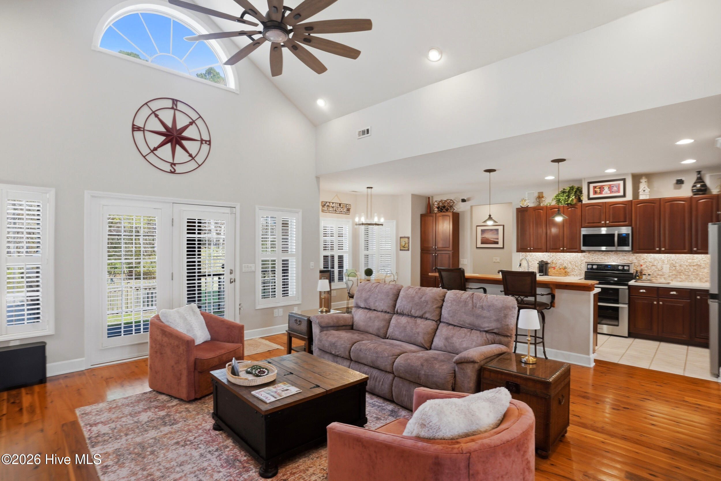 100563300 | Photo 12