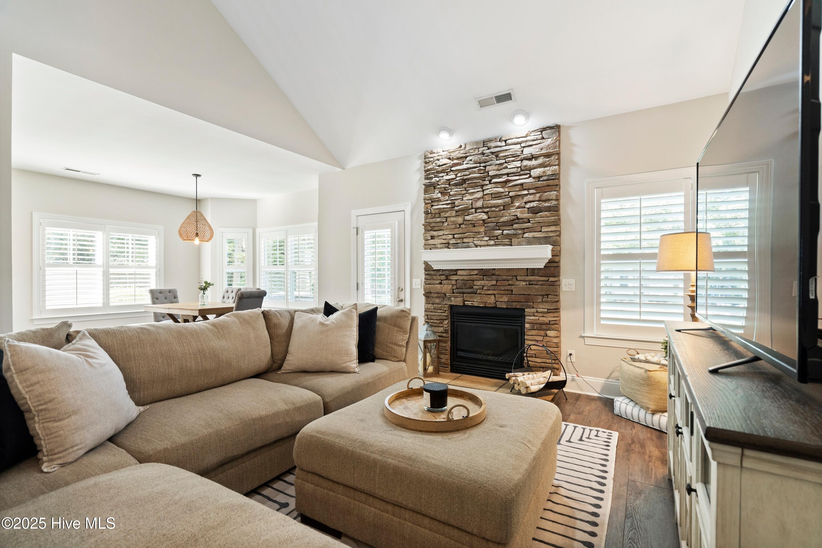 100529495 | Photo 20