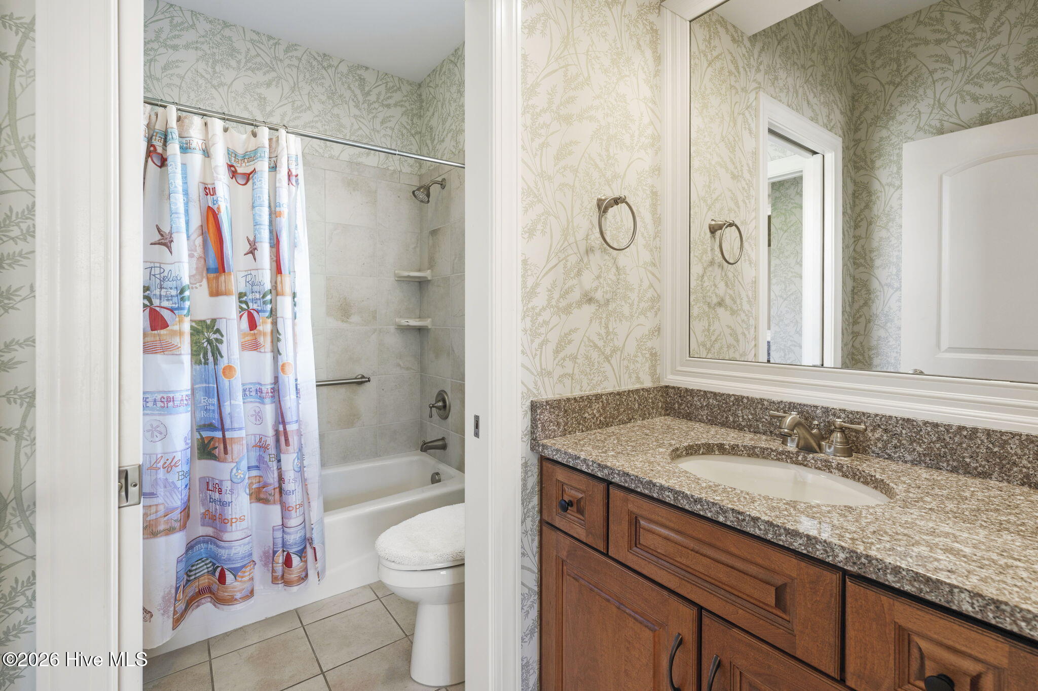 100568183 | Photo 32