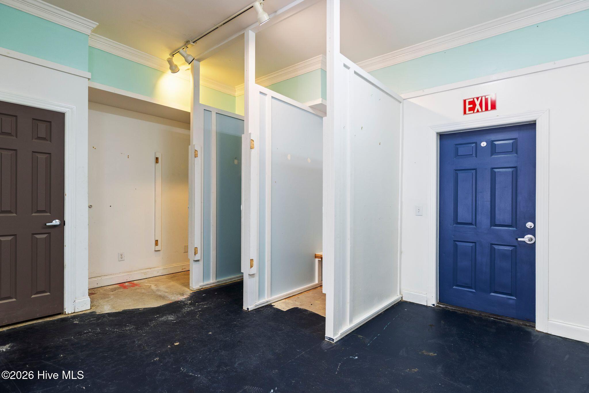 100550657 | Photo 19