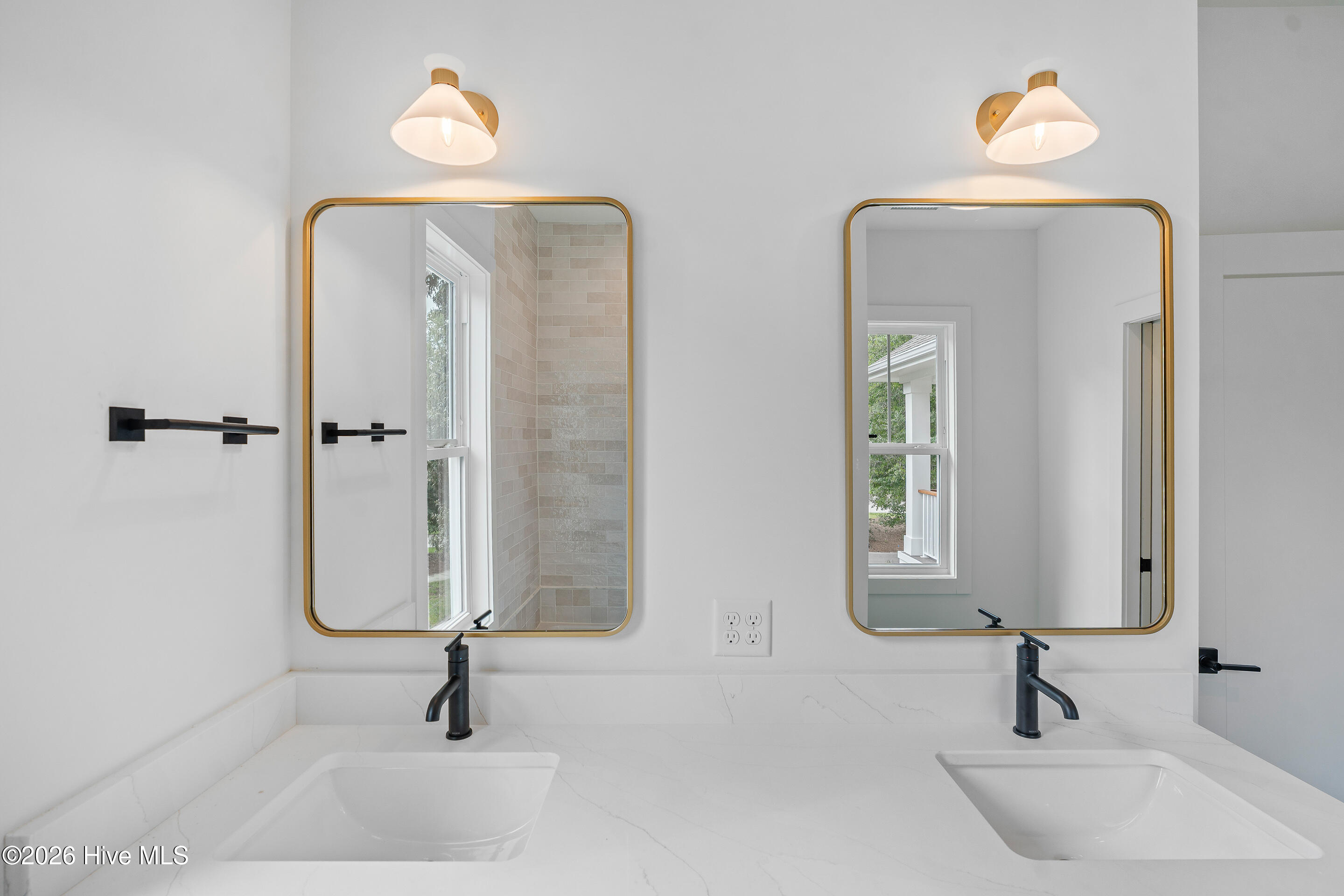 100499793 | Photo 41