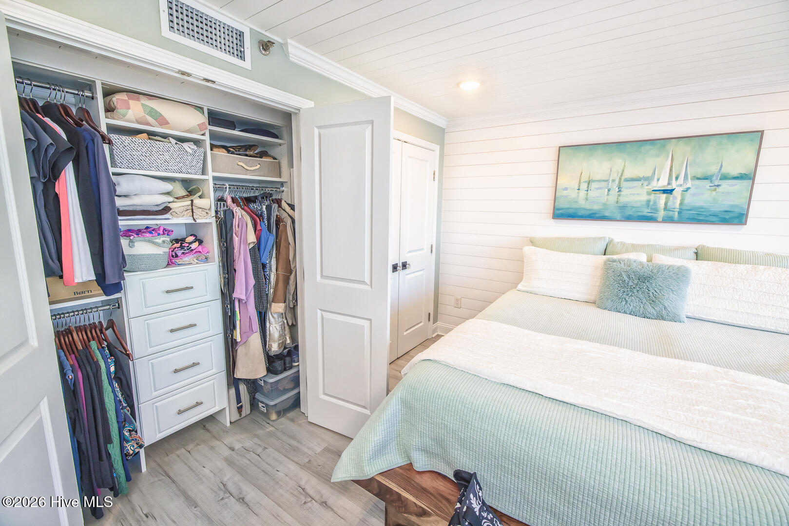 100559278 | Photo 23