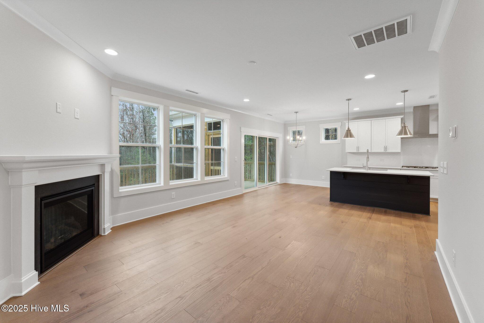 100534679 | Photo 13