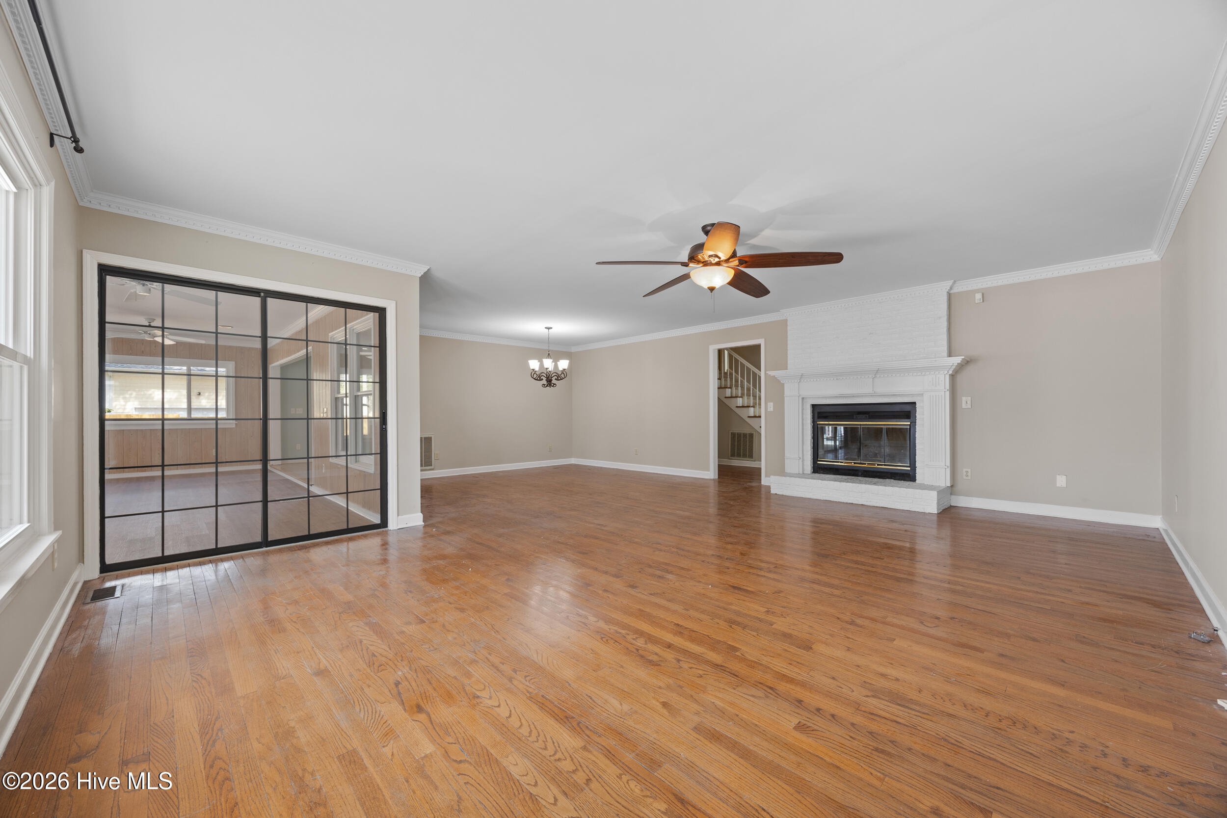 100558264 | Photo 11