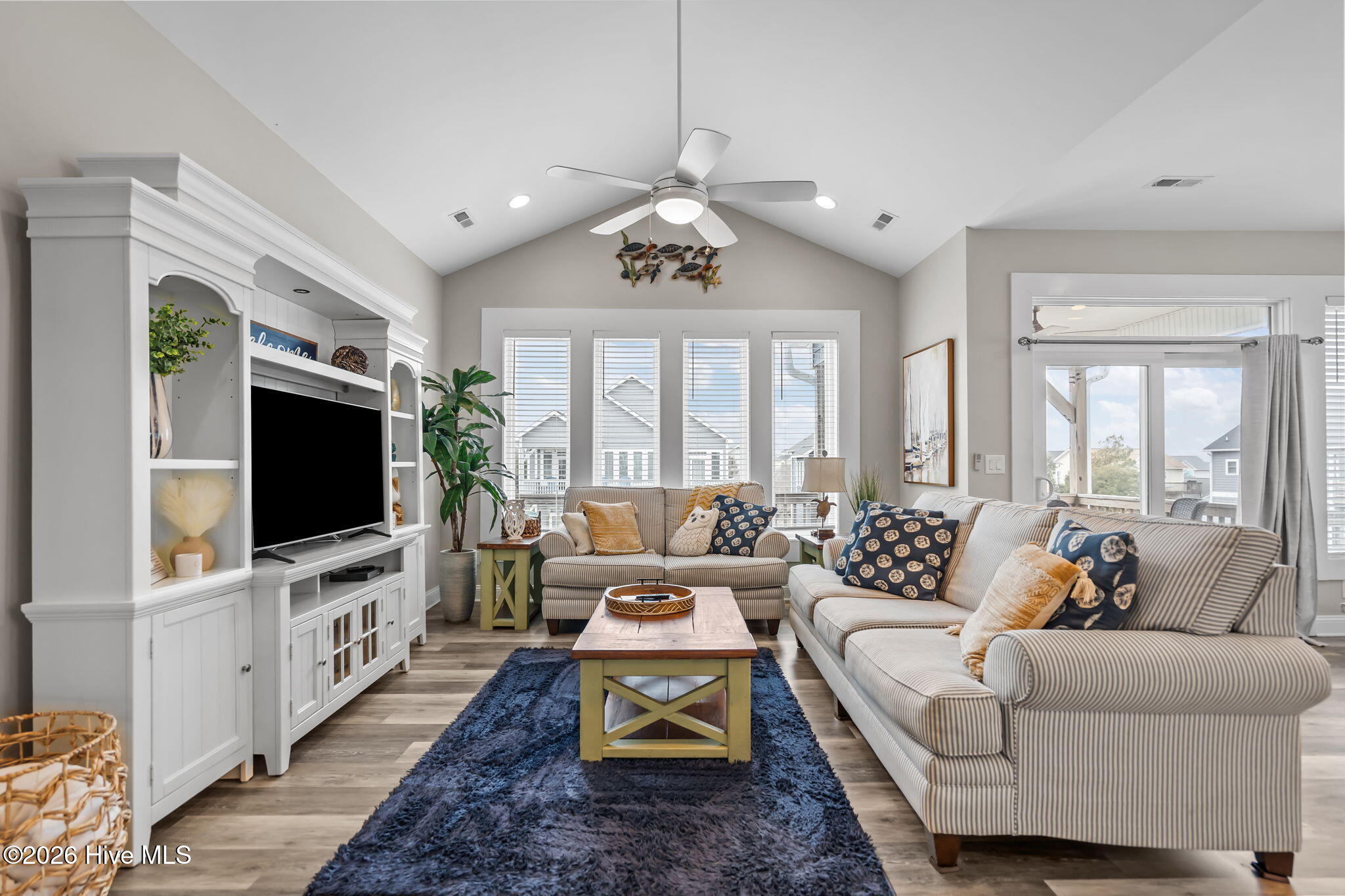 100553388 | Photo 33