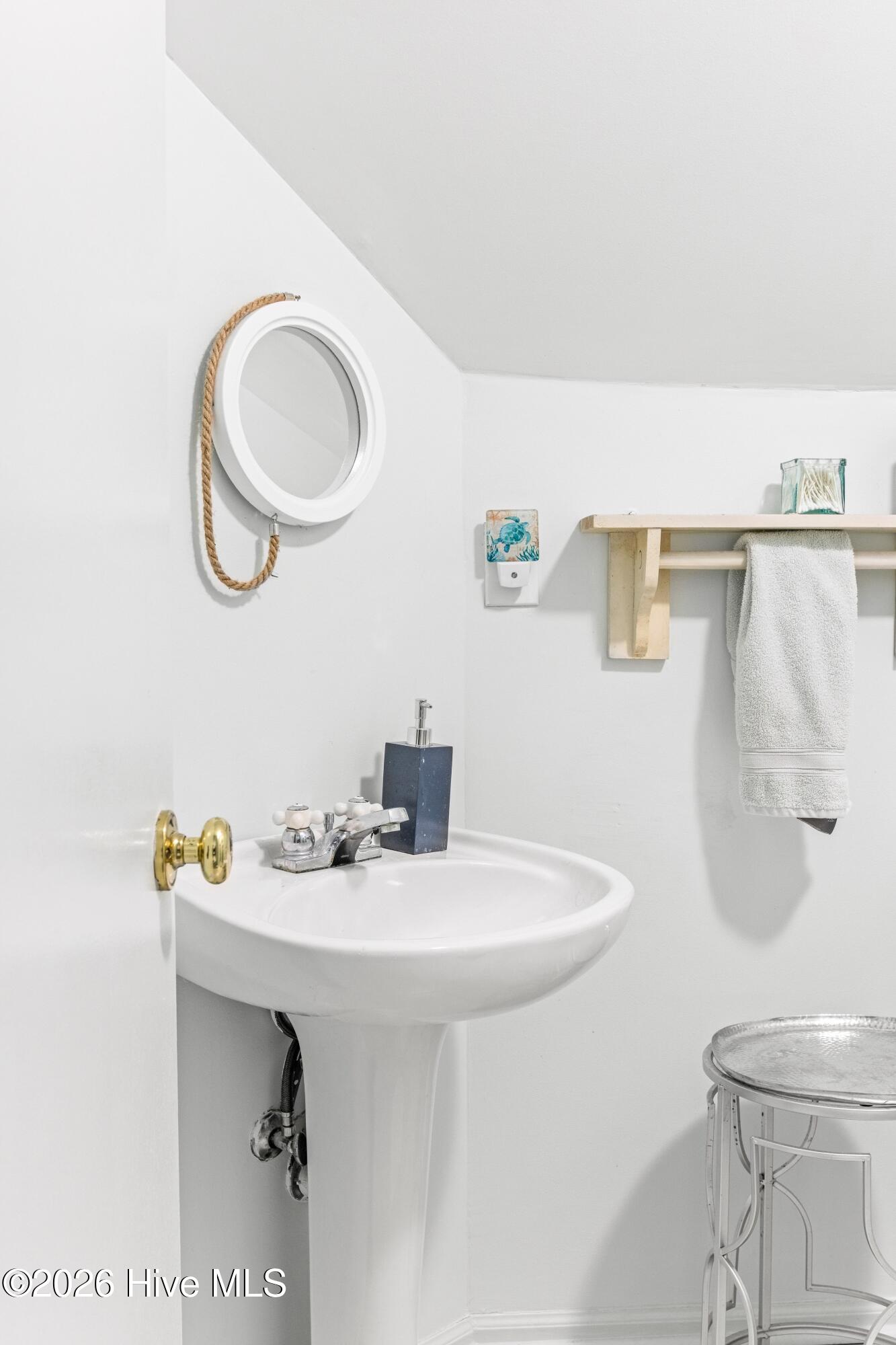 100560142 | Photo 38