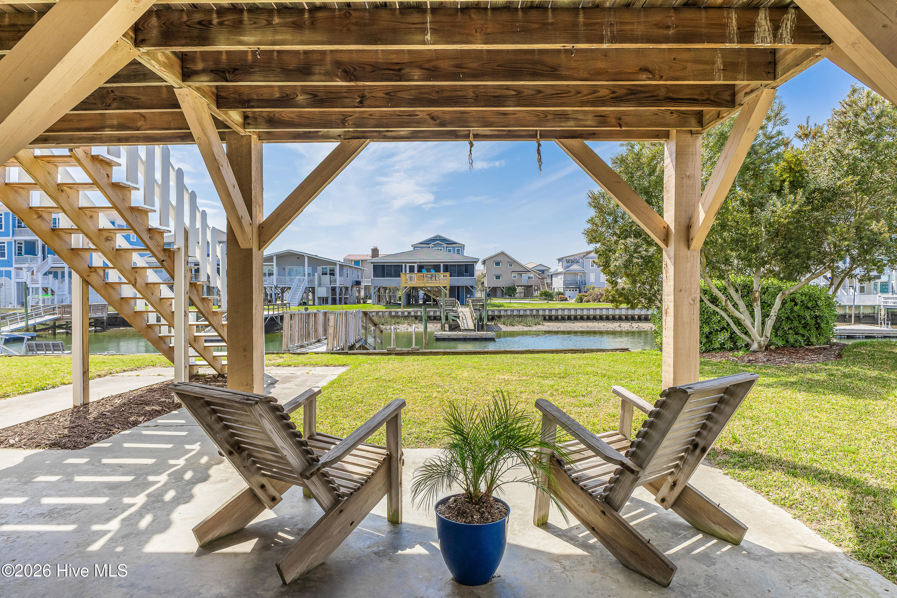 100562663 | Photo 35