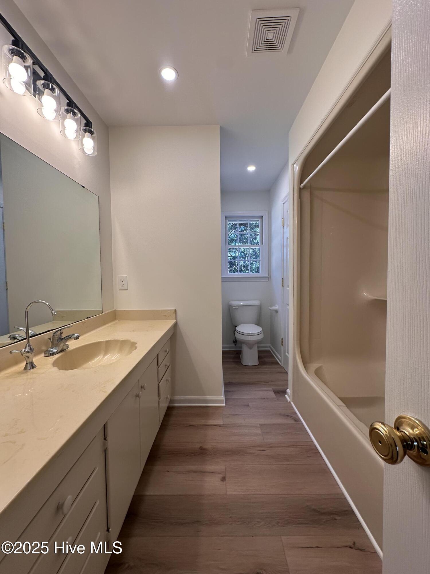 100541035 | Photo 18