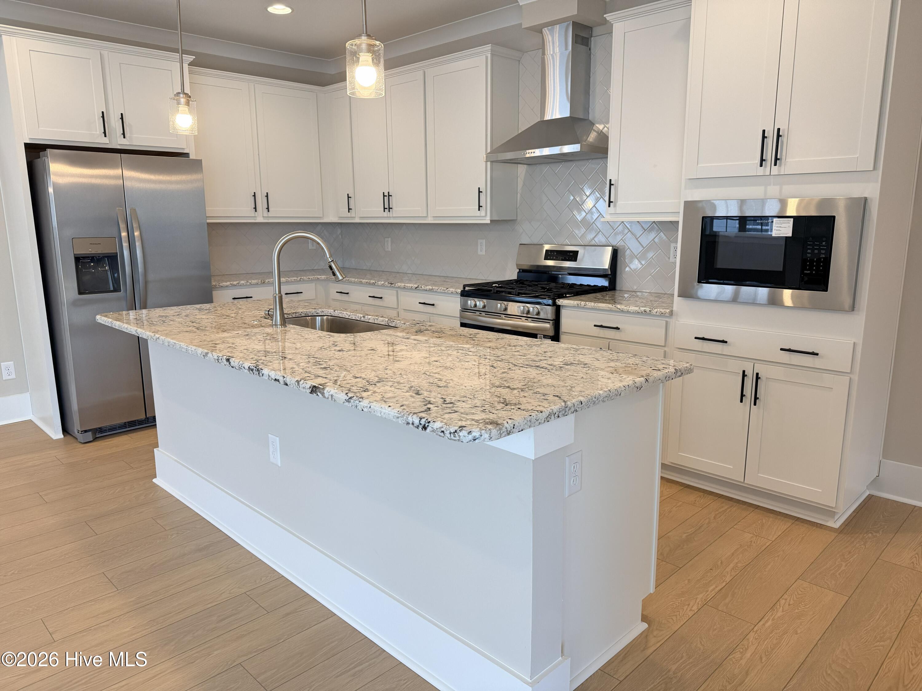 100553977 | Photo 10