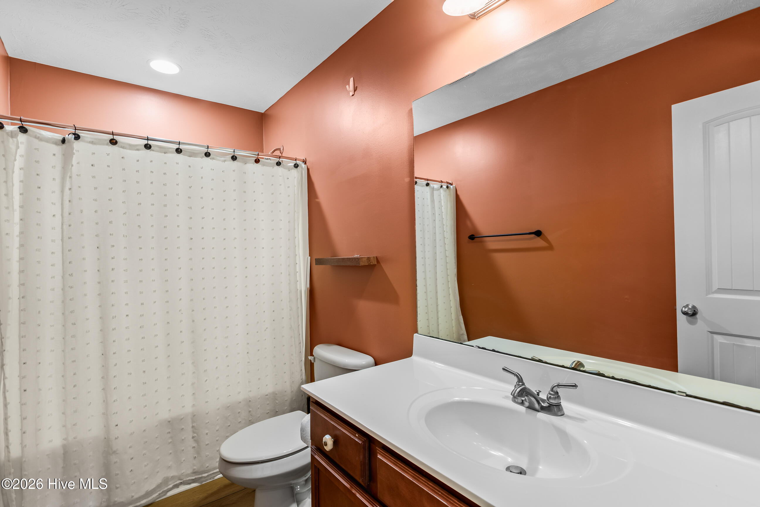 100570395 | Photo 24