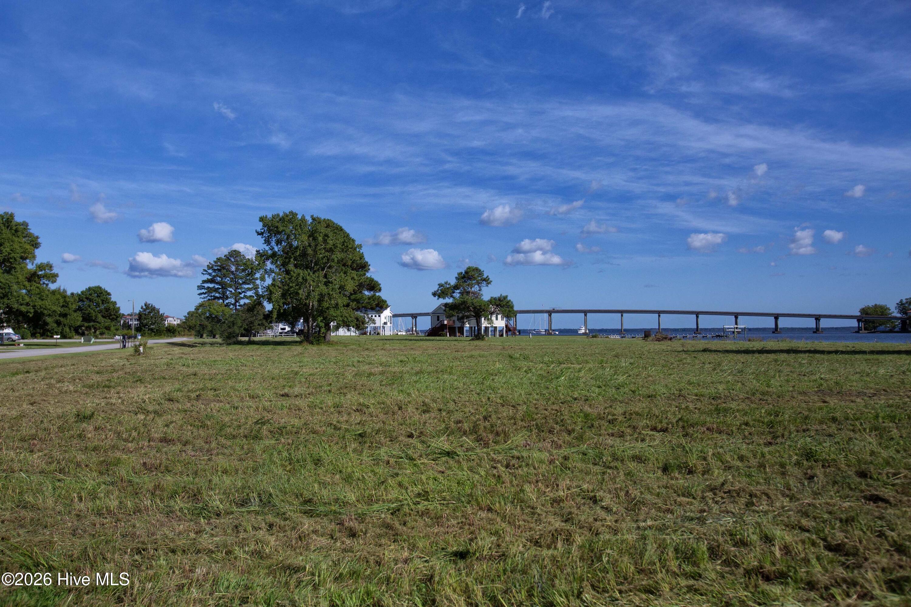 100603930 | Photo 2