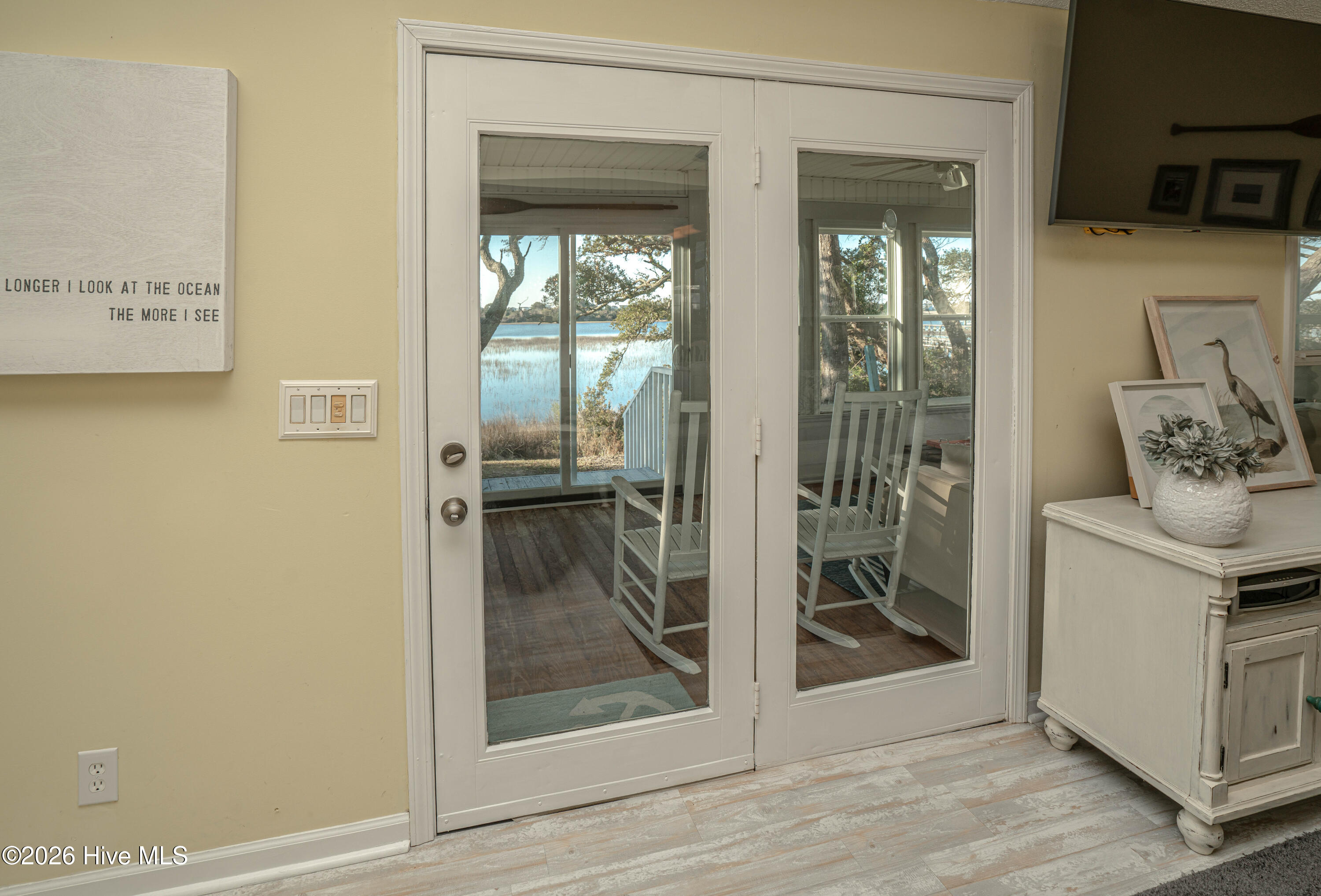 100561840 | Photo 23