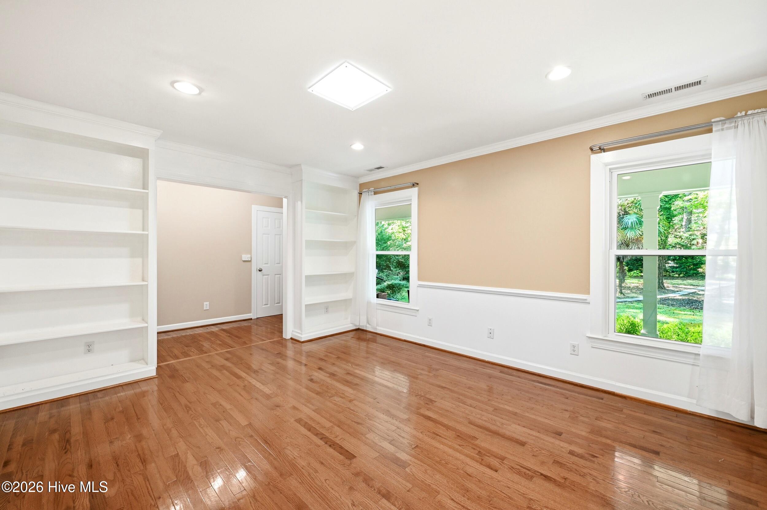 100570431 | Photo 14