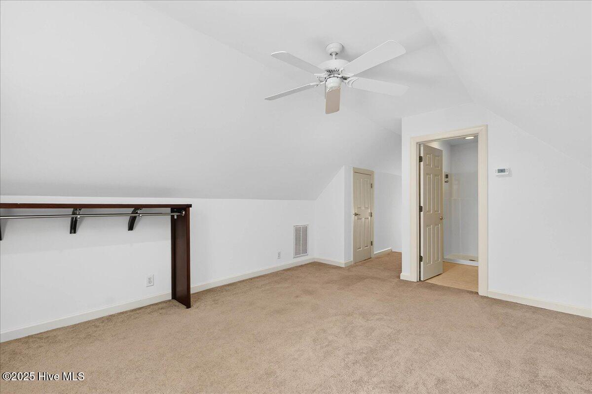 100519877 | Photo 40