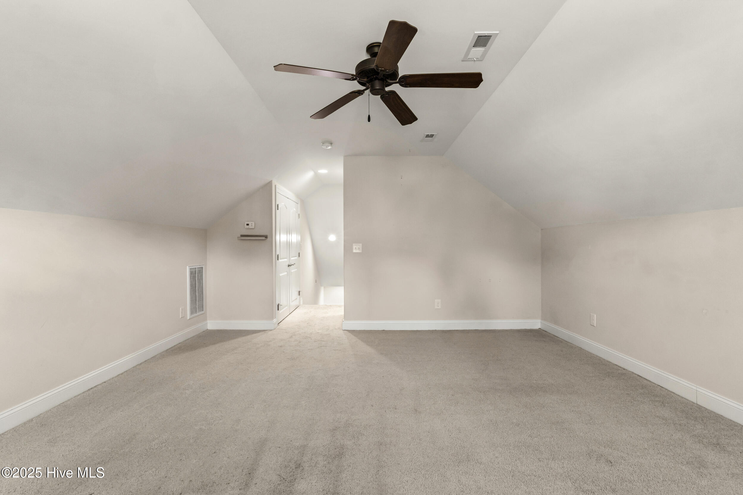 100506544 | Photo 37