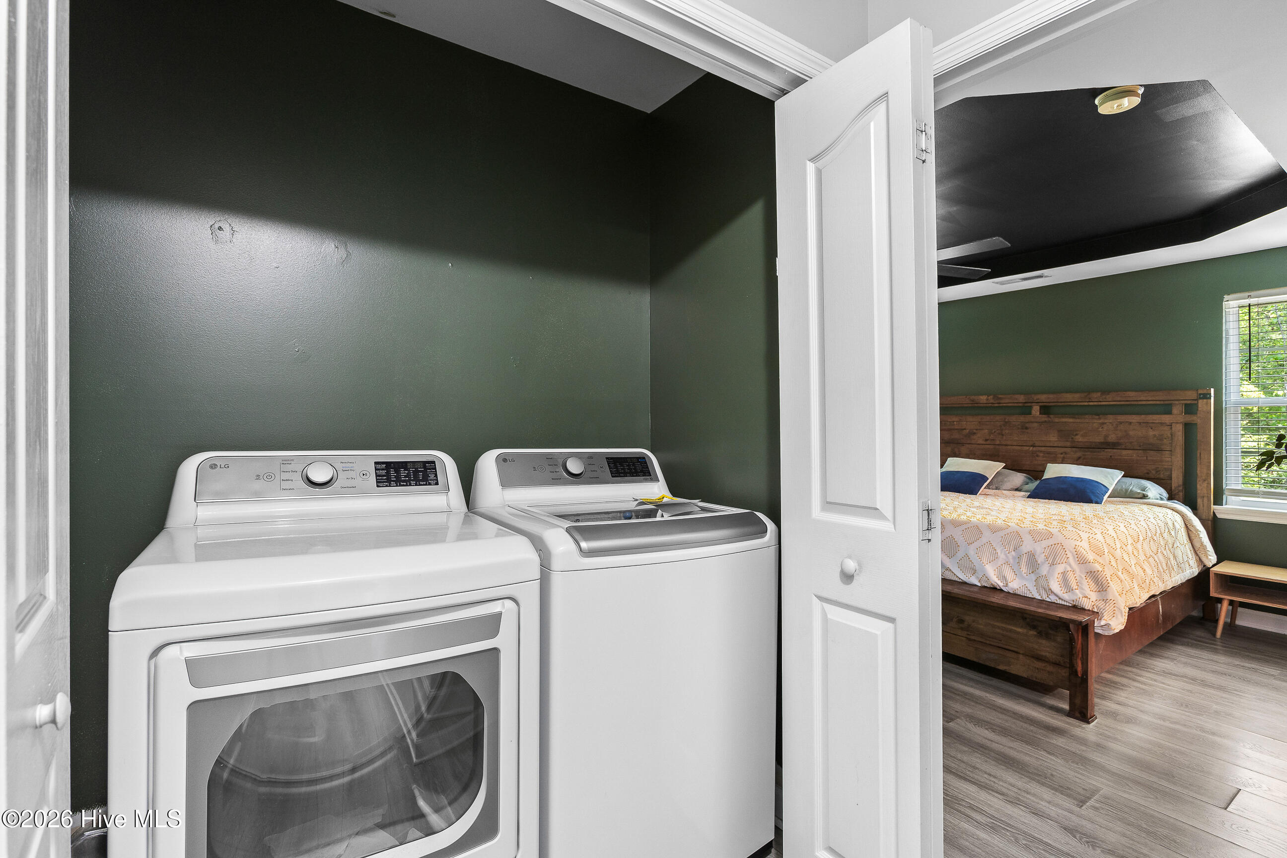 100568370 | Photo 13