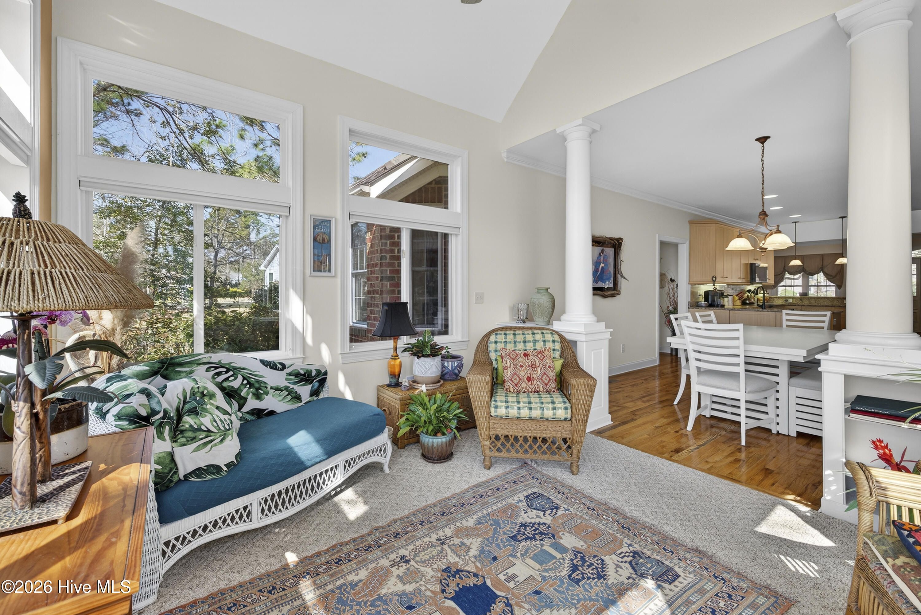 100561189 | Photo 32