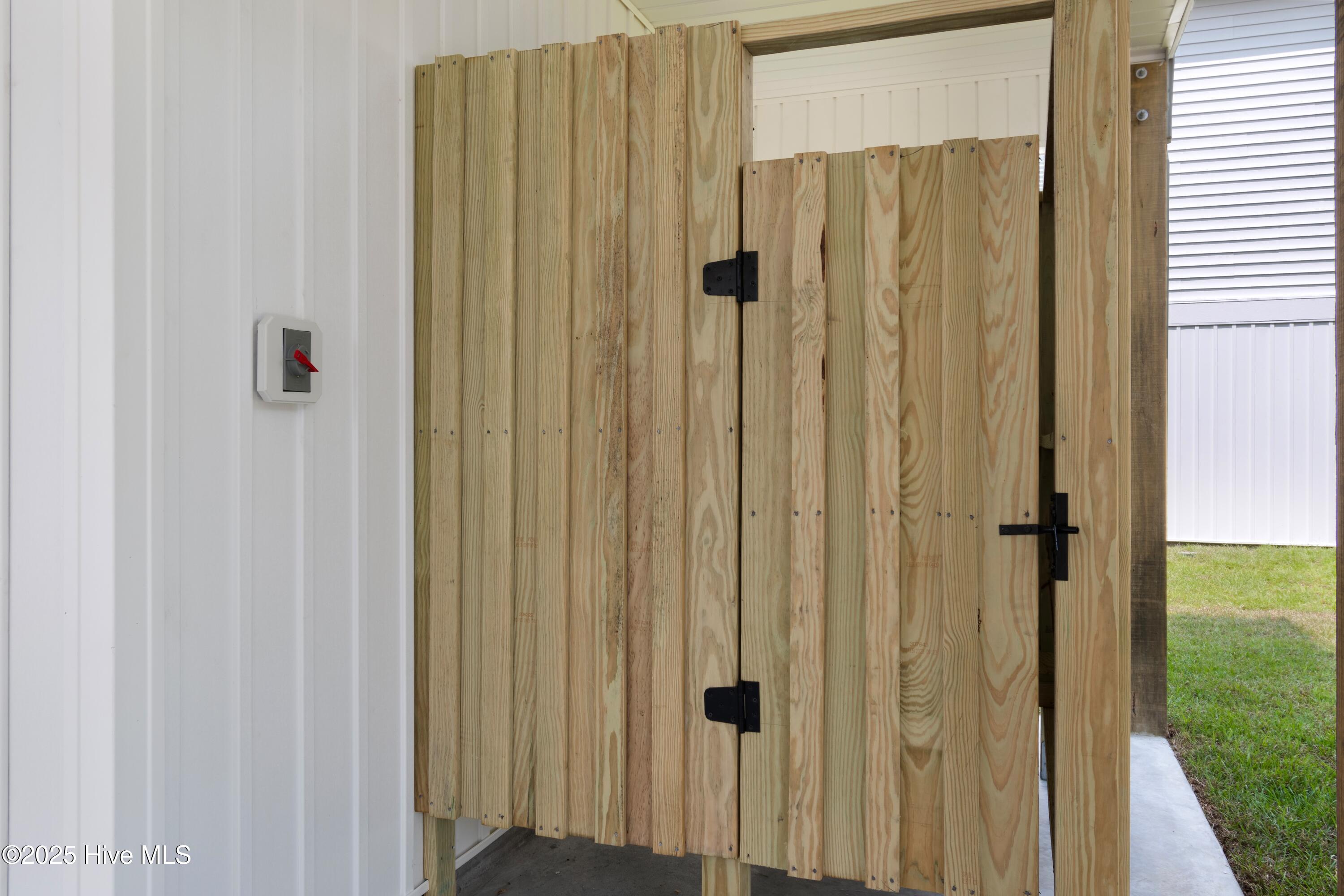 100544300 | Photo 44