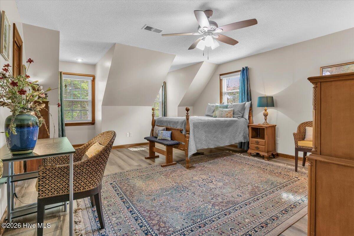 100565591 | Photo 52