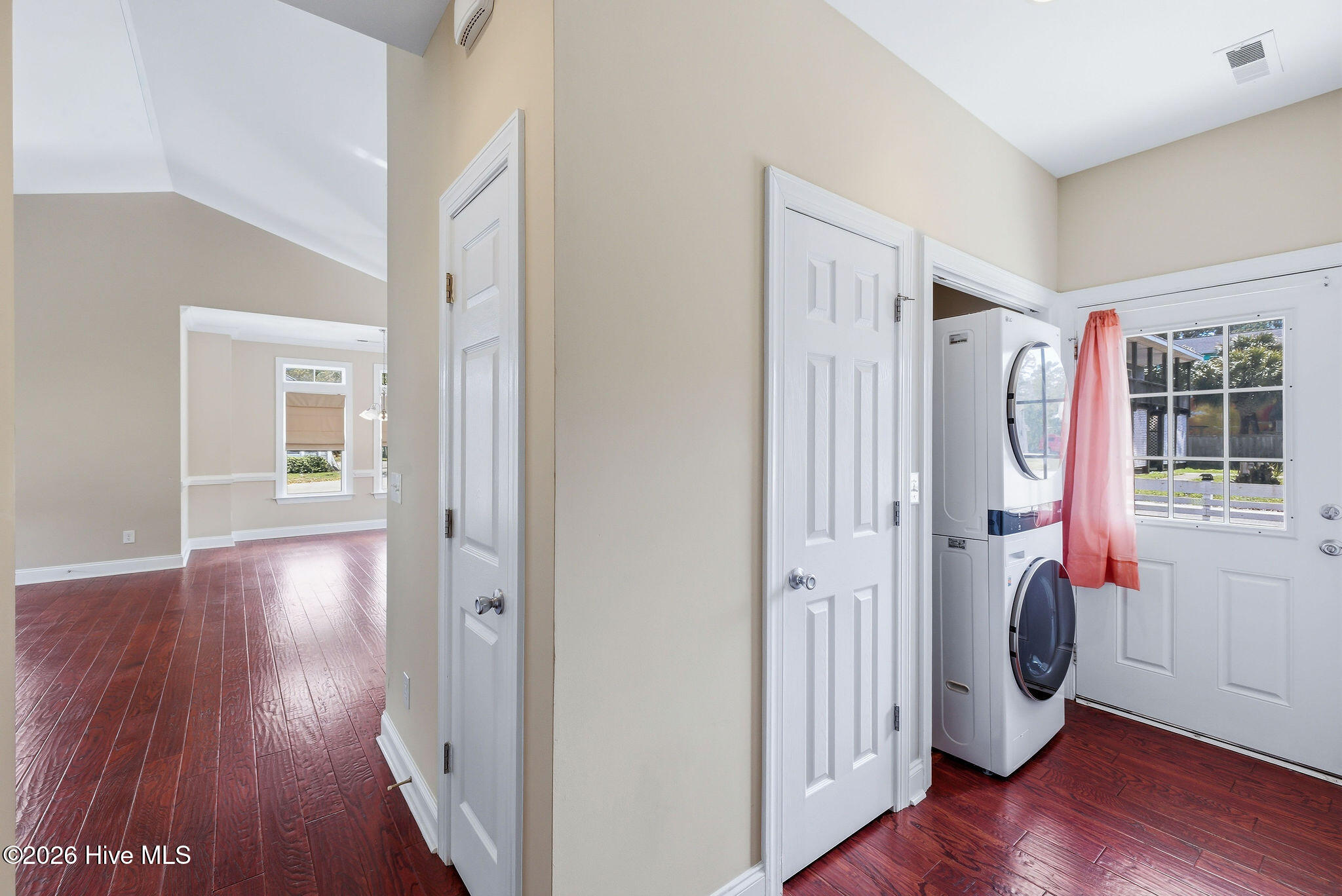 100559674 | Photo 17