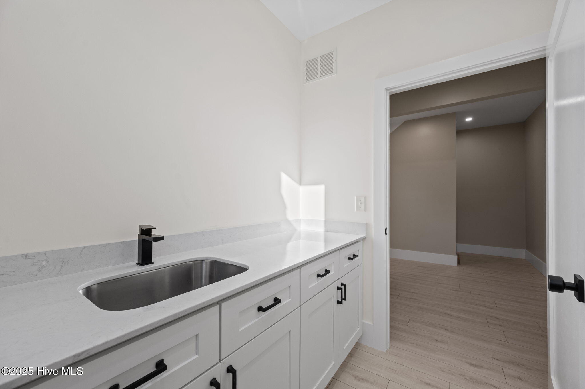 100547090 | Photo 32