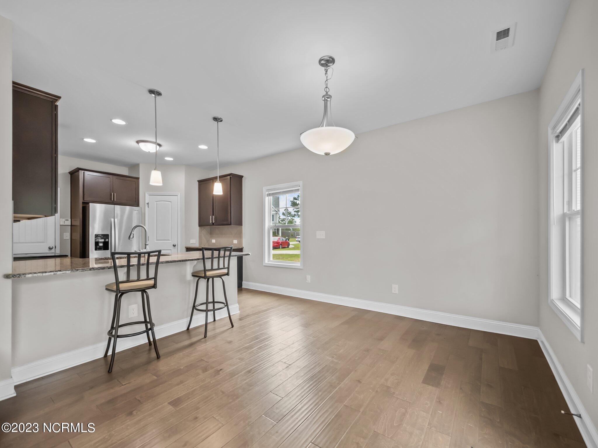 100553383 | Photo 25