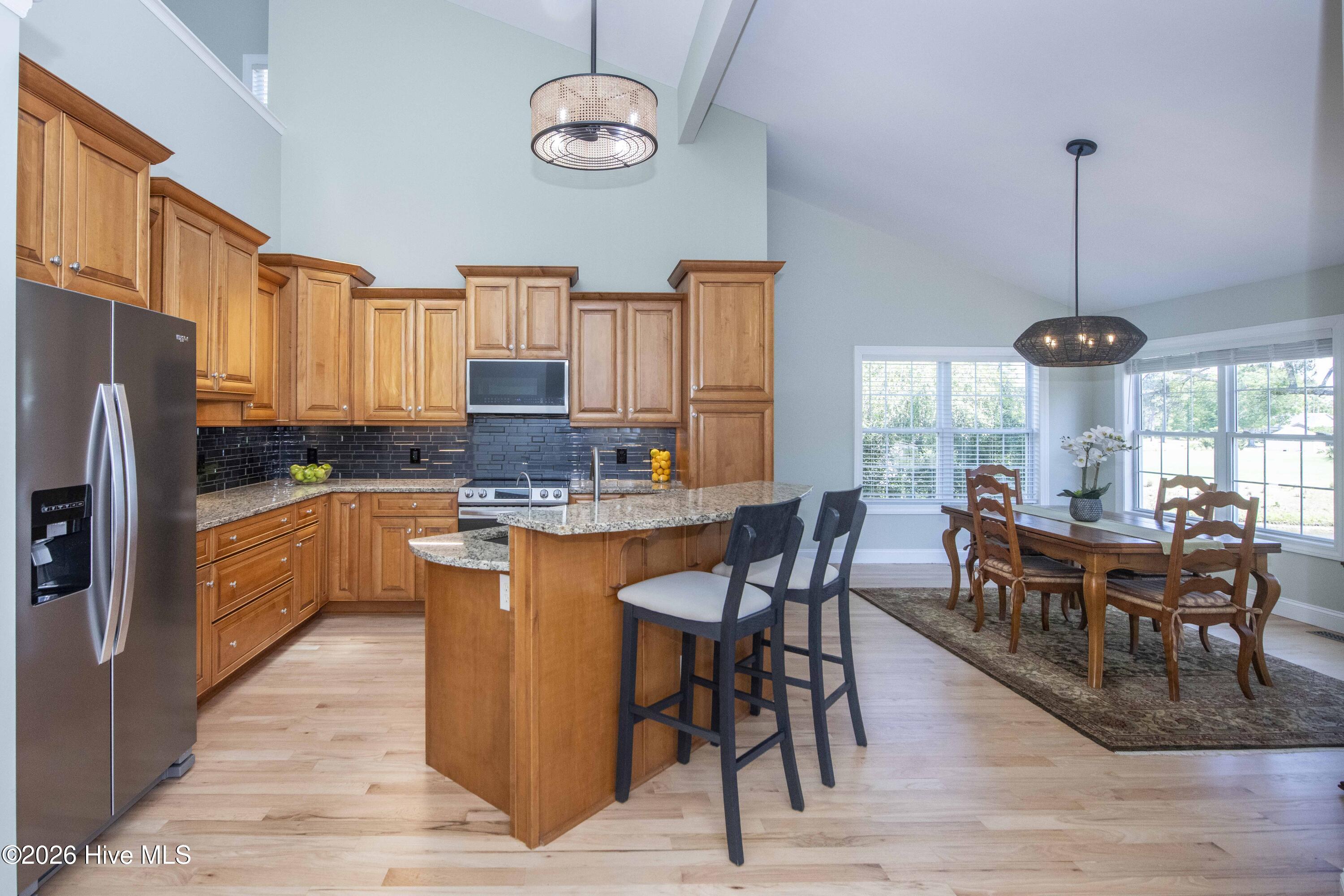 100563041 | Photo 12