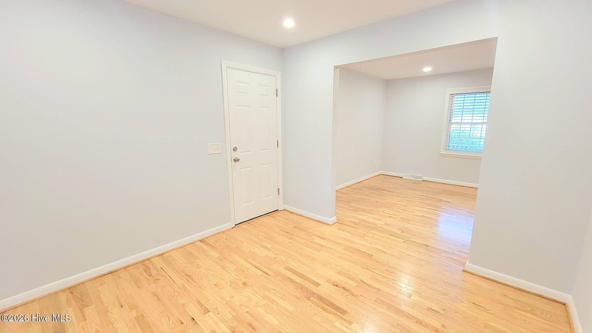 100548786 | Photo 11