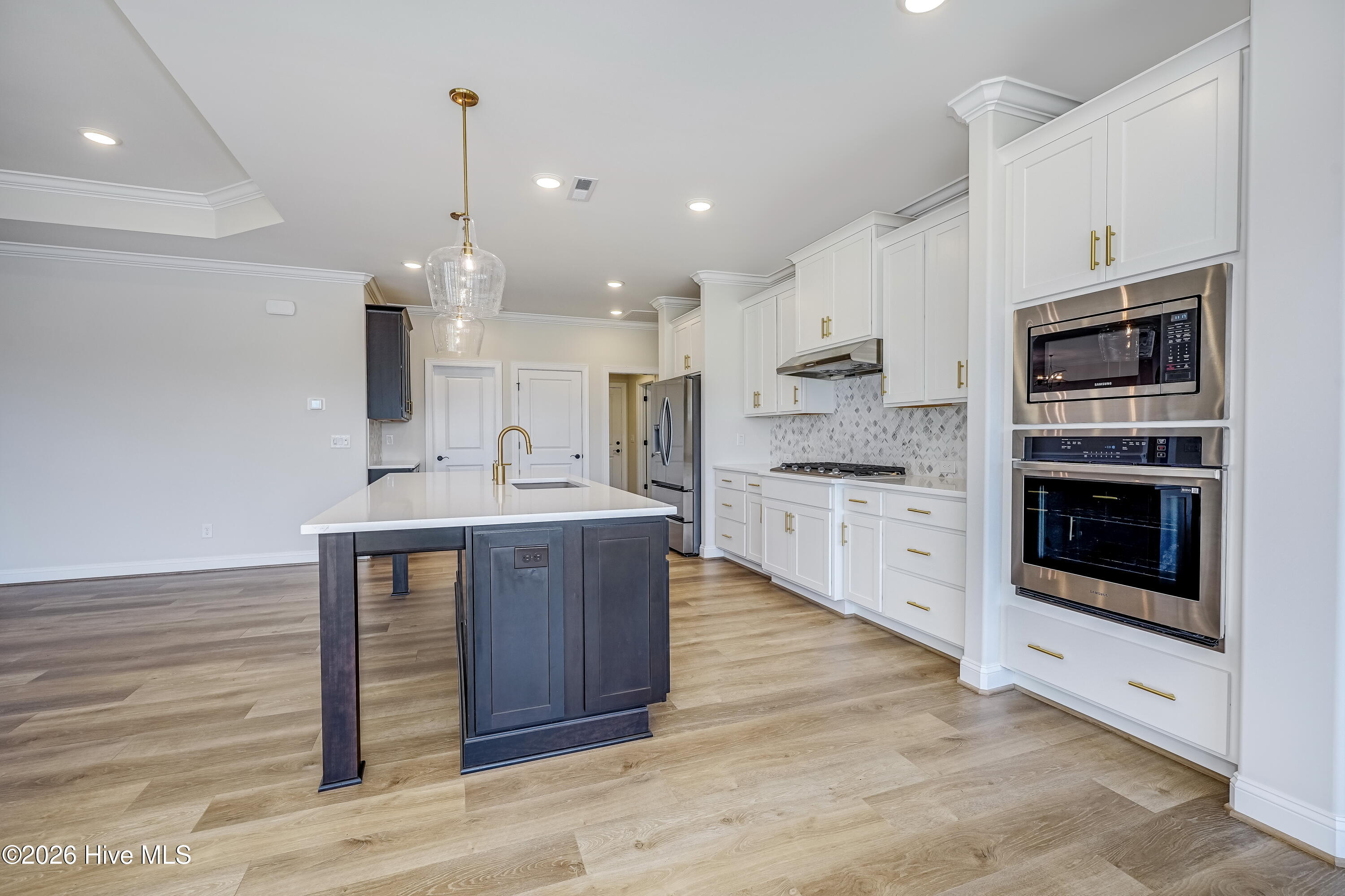 100564282 | Photo 13