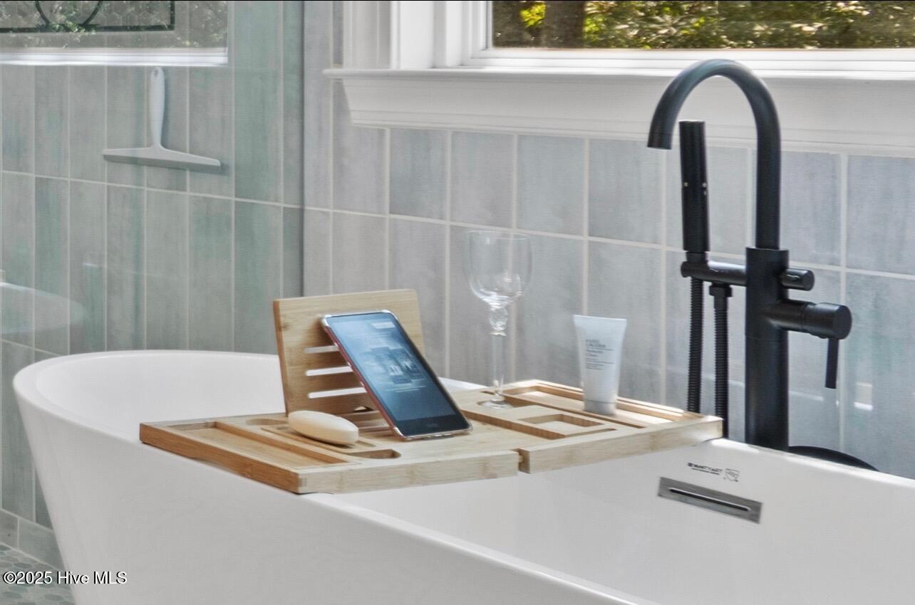 100522421 | Photo 35