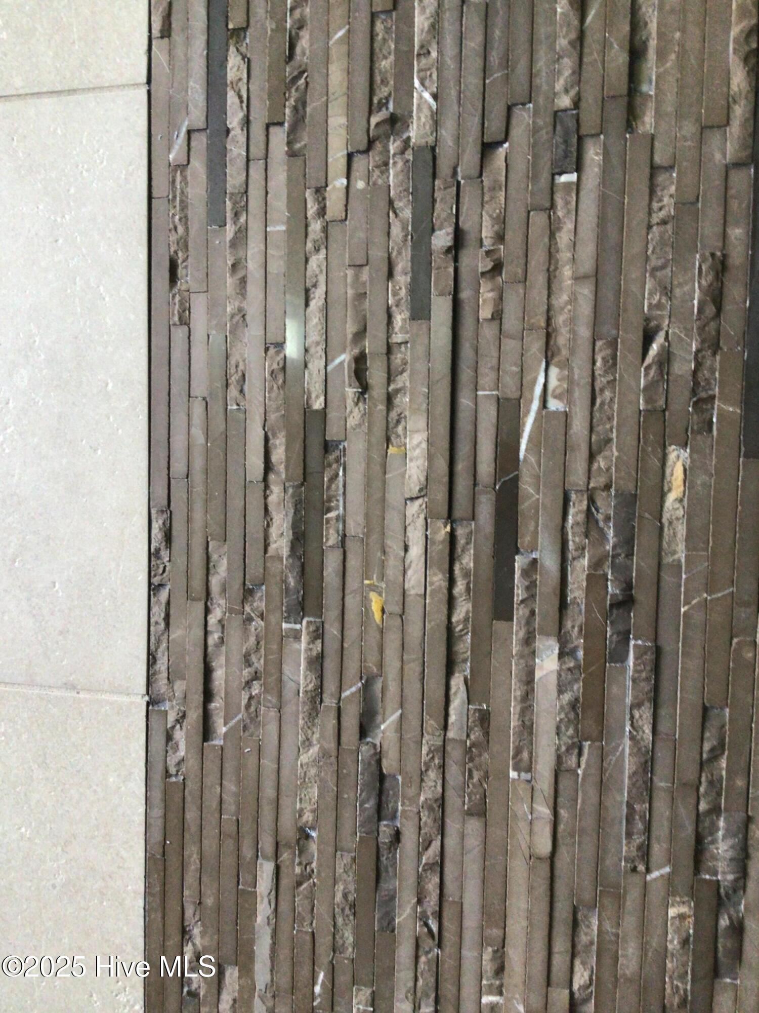 100508698 | Photo 19