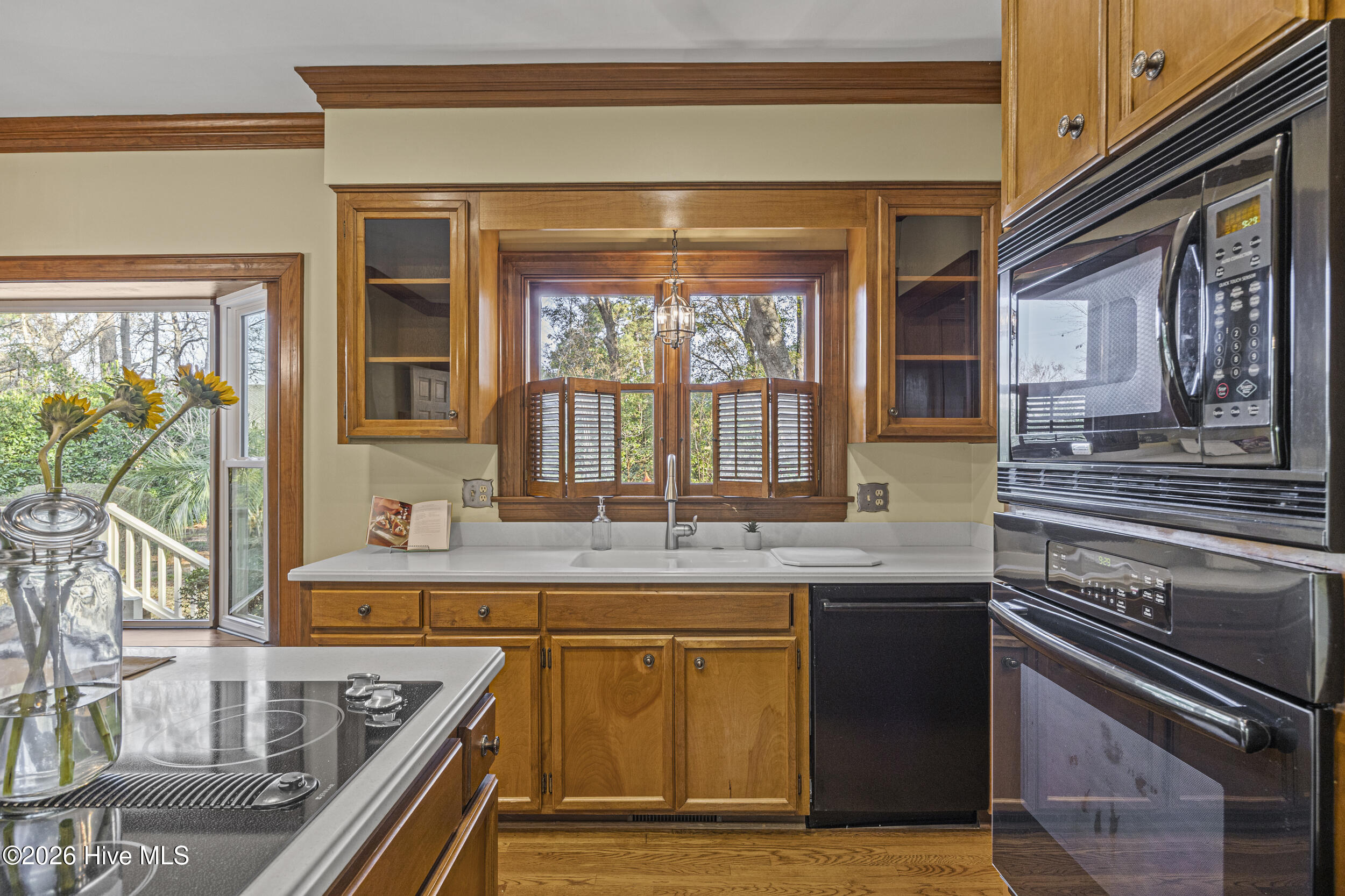 100560704 | Photo 27