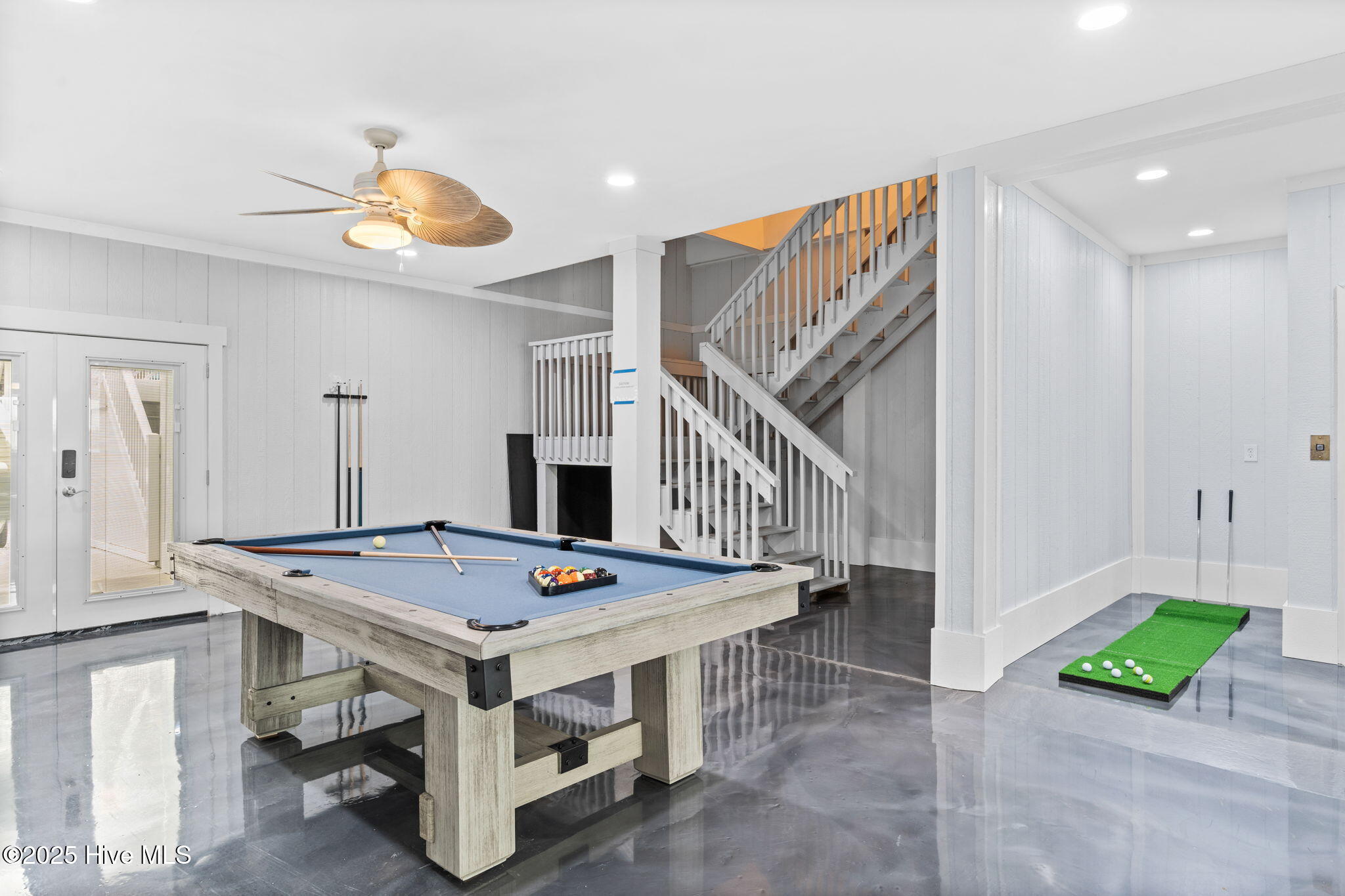 100498196 | Photo 65