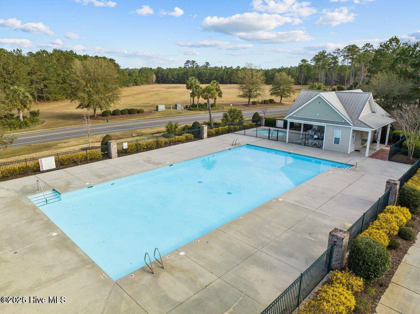 100554409 | Photo 38