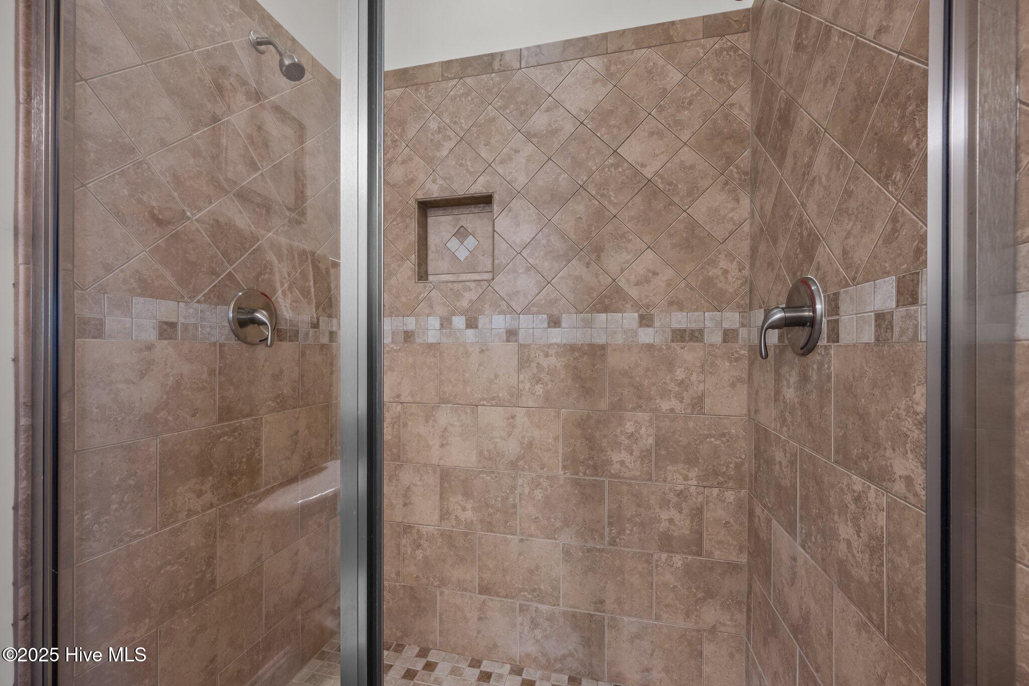 100515598 | Photo 22