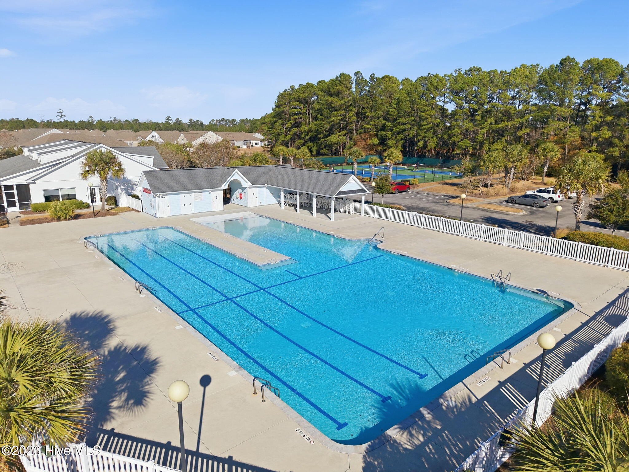 100547830 | Photo 21