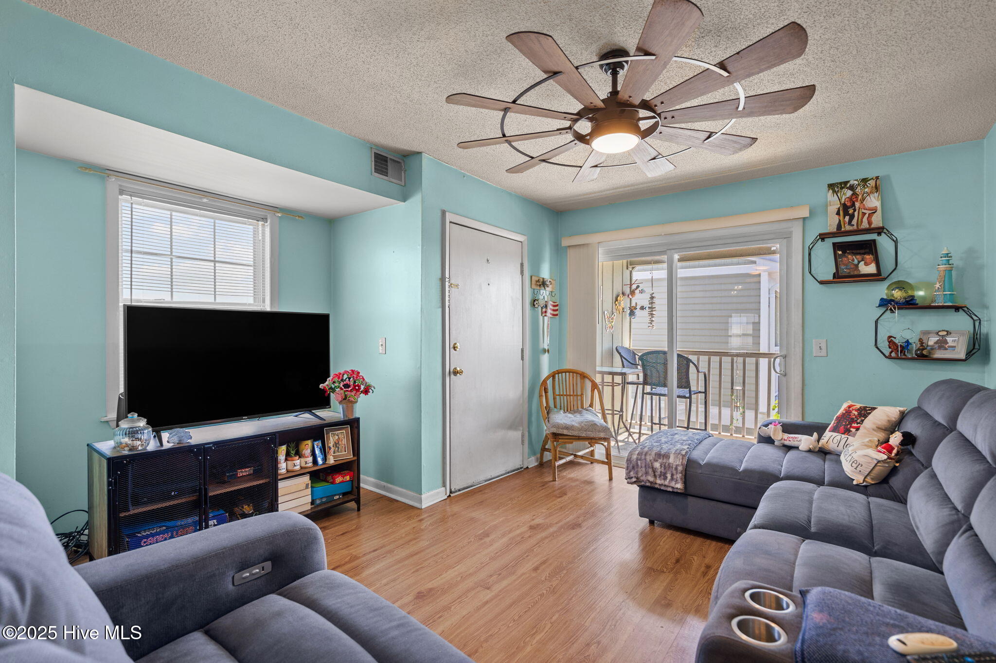 100519120 | Photo 10