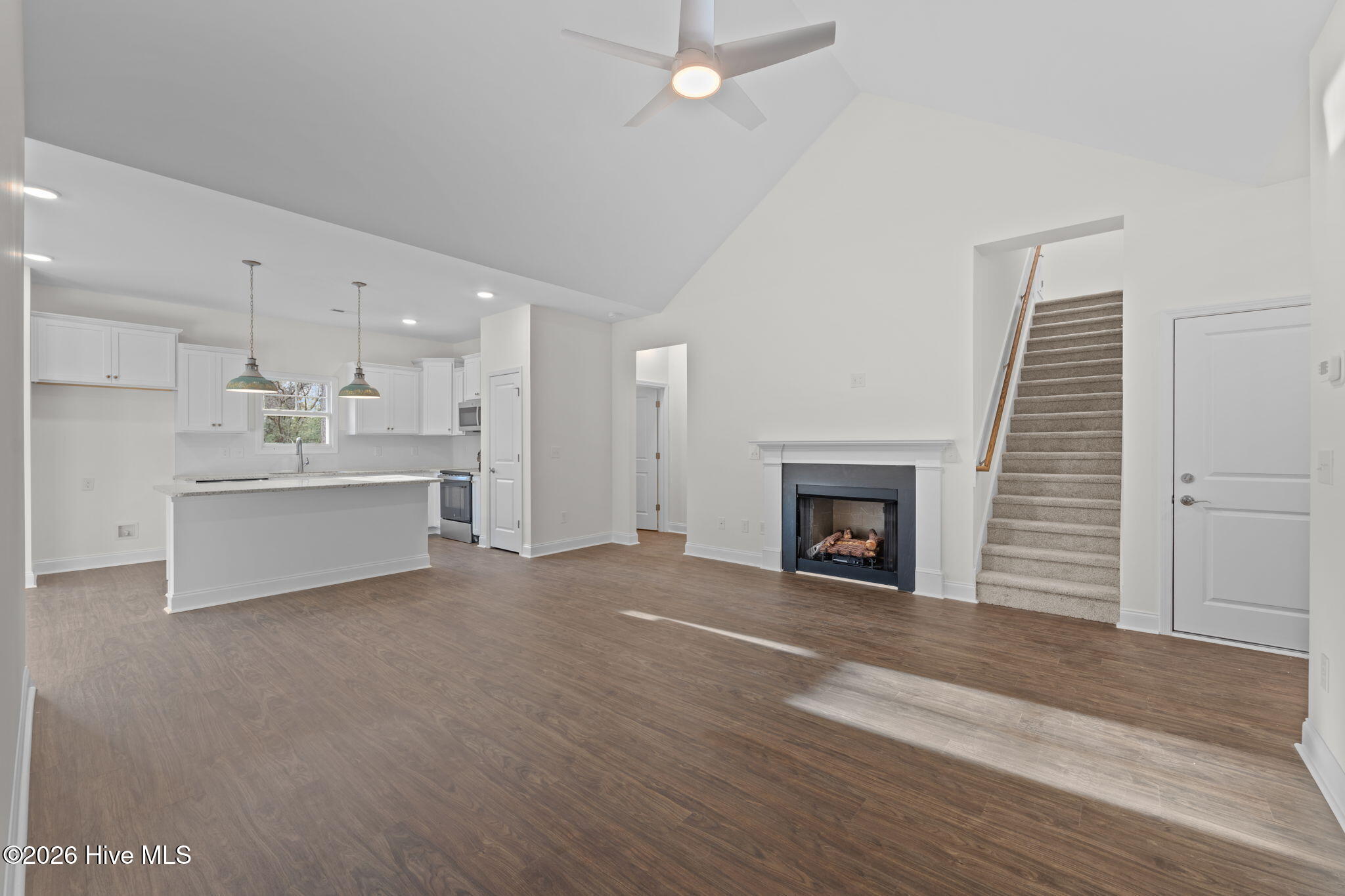 100528605 | Photo 11