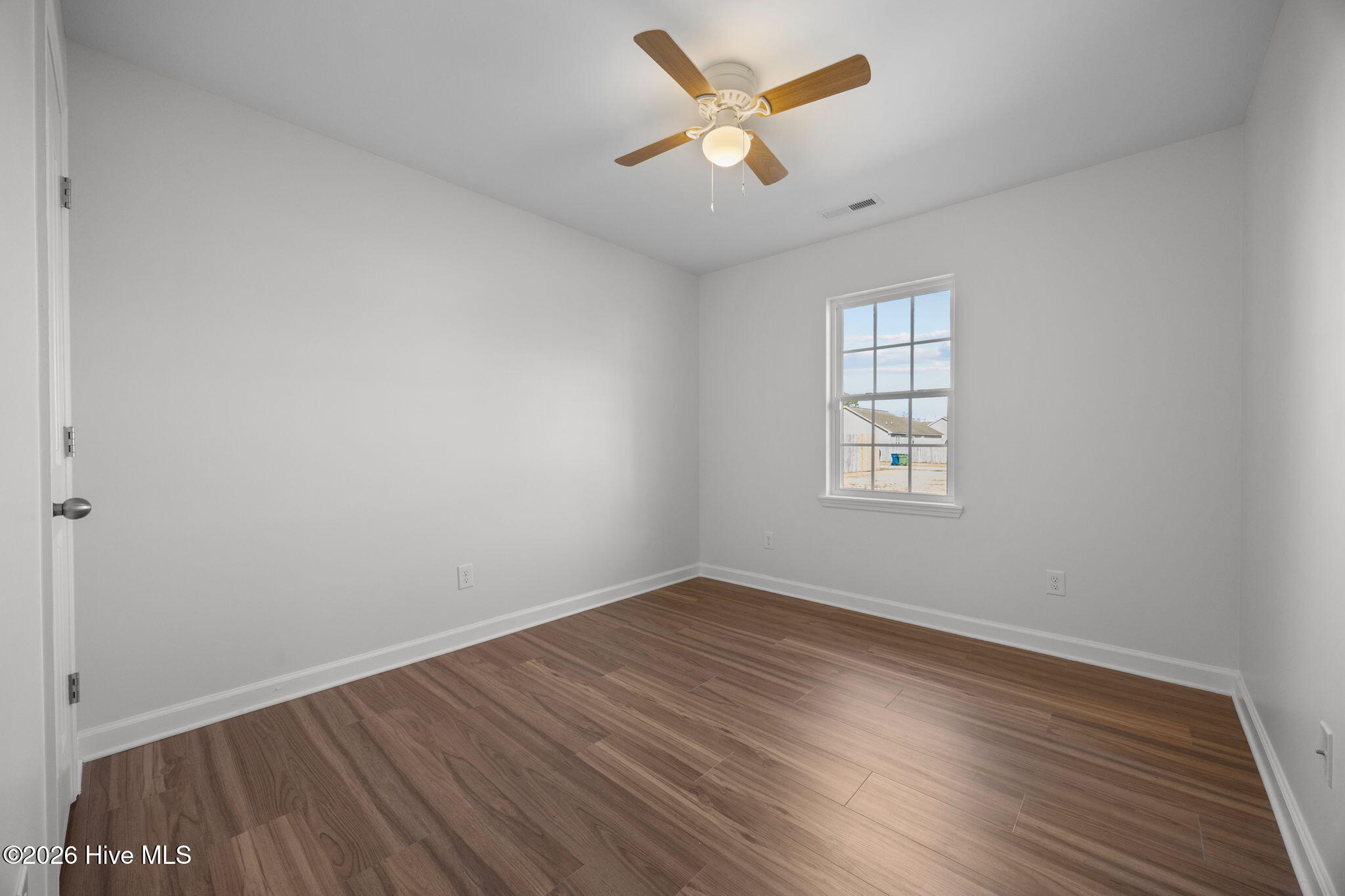 100549583 | Photo 14