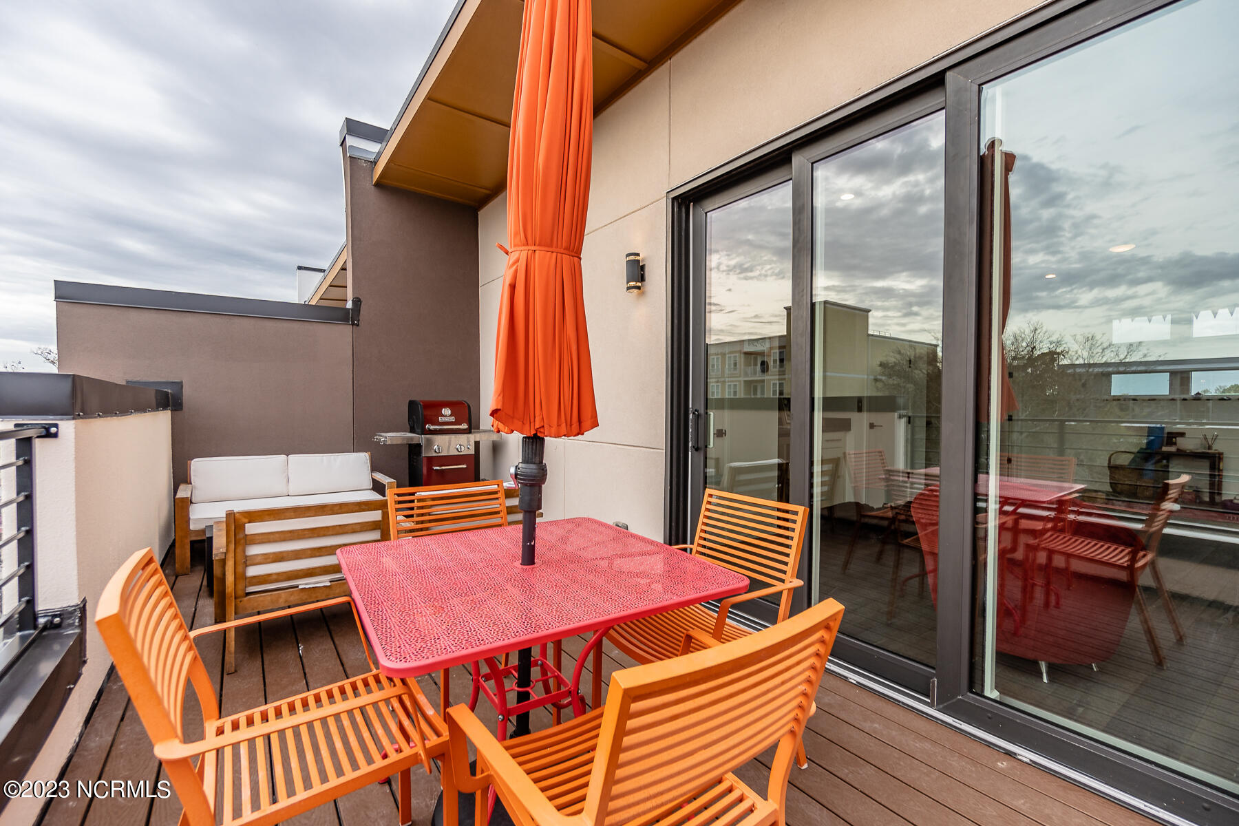 100552304 | Photo 41