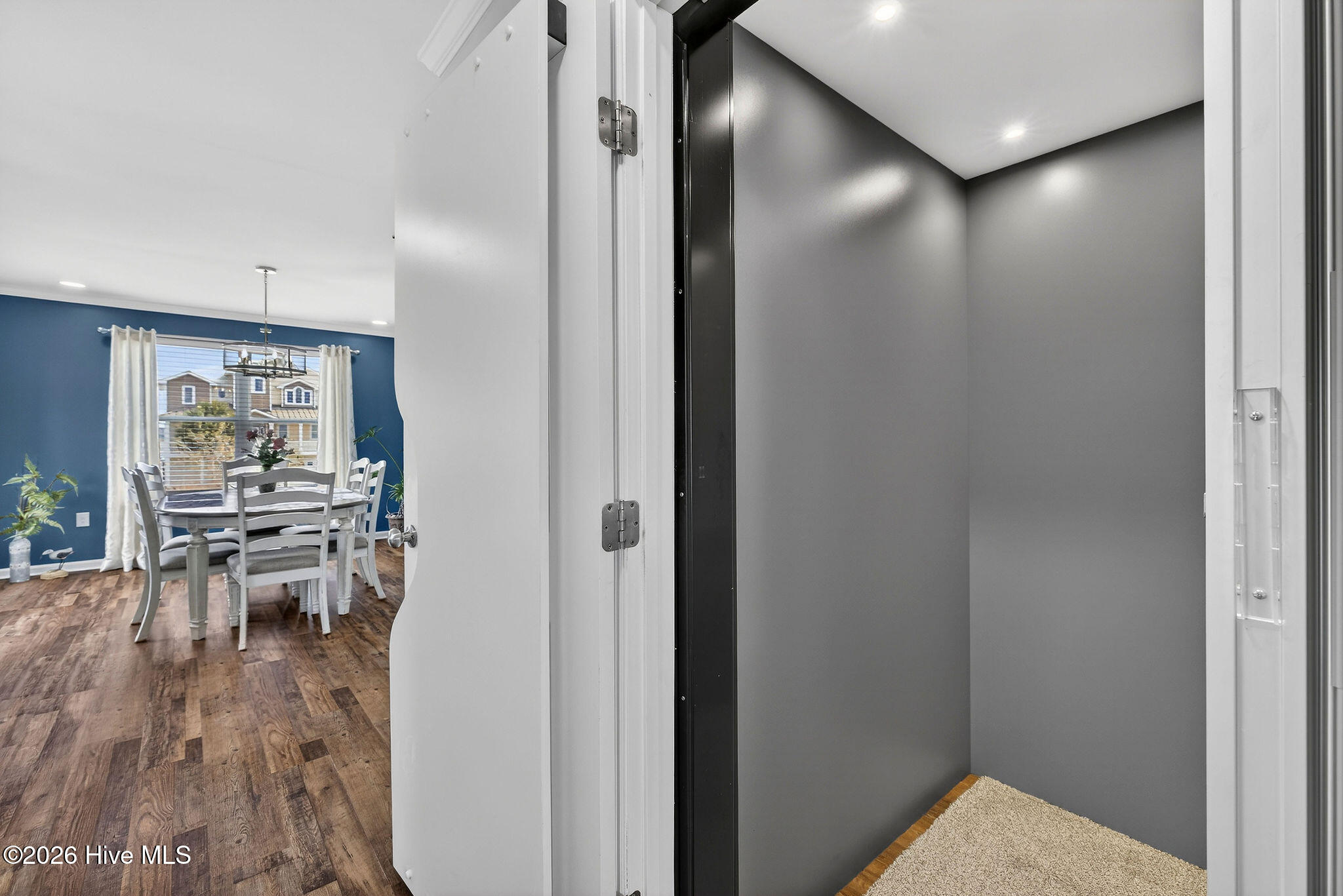 100558217 | Photo 21