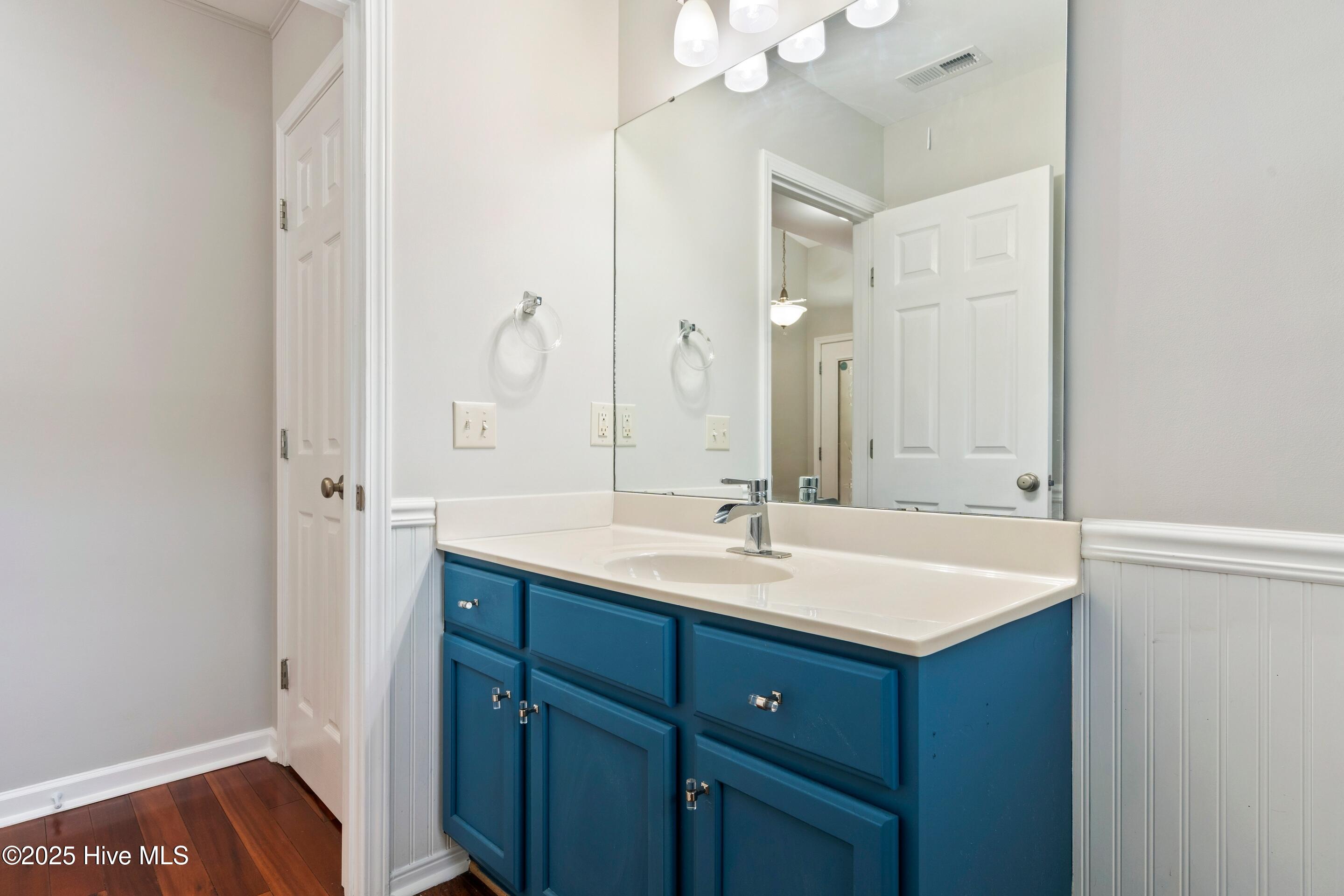 100538877 | Photo 30