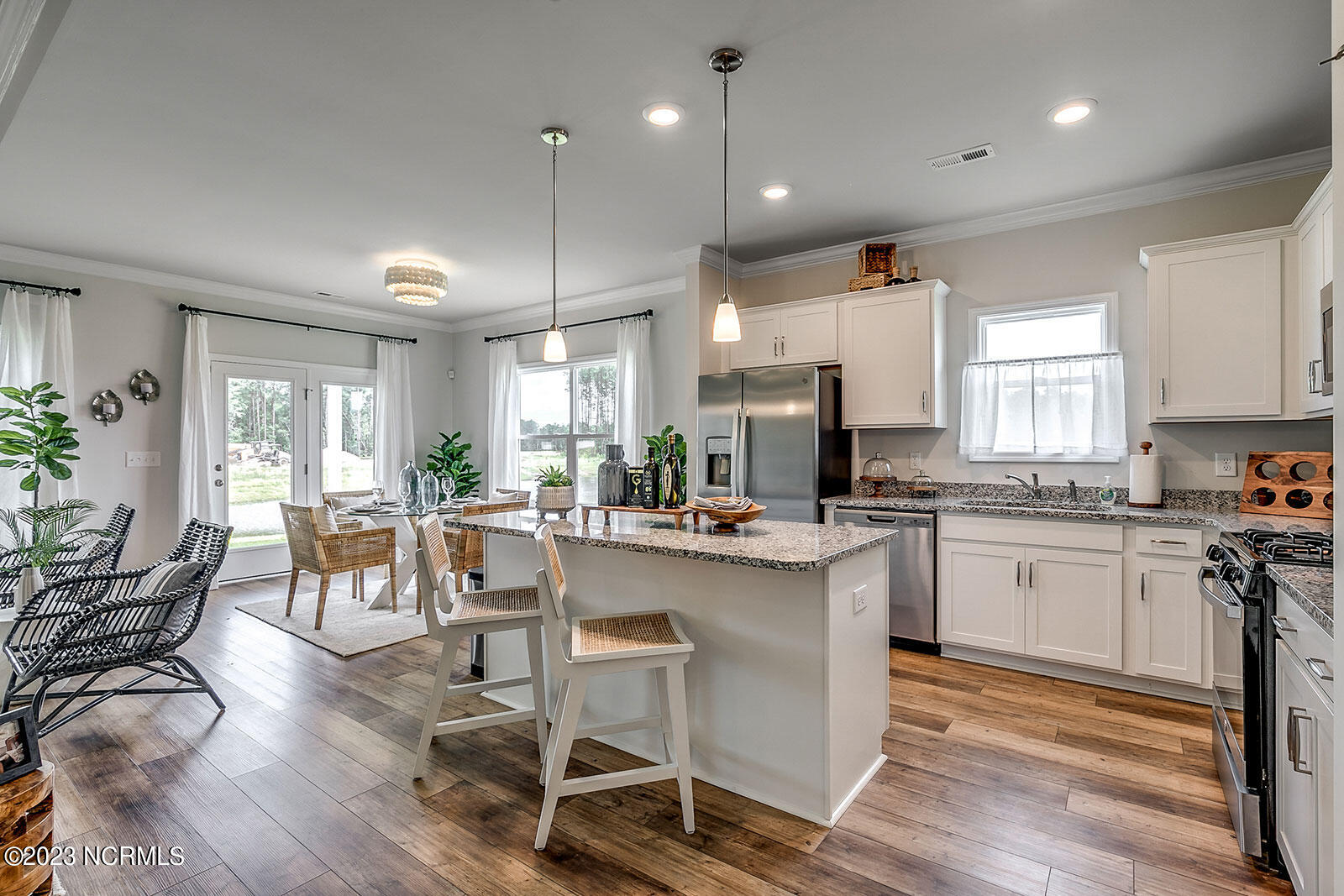 100548043 | Photo 12