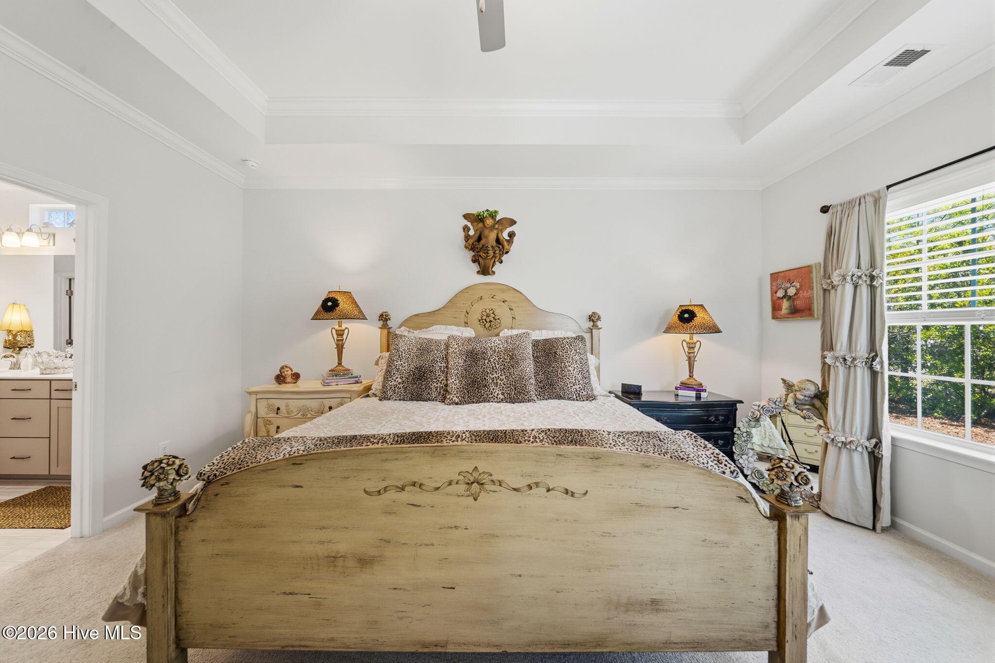 100568500 | Photo 32