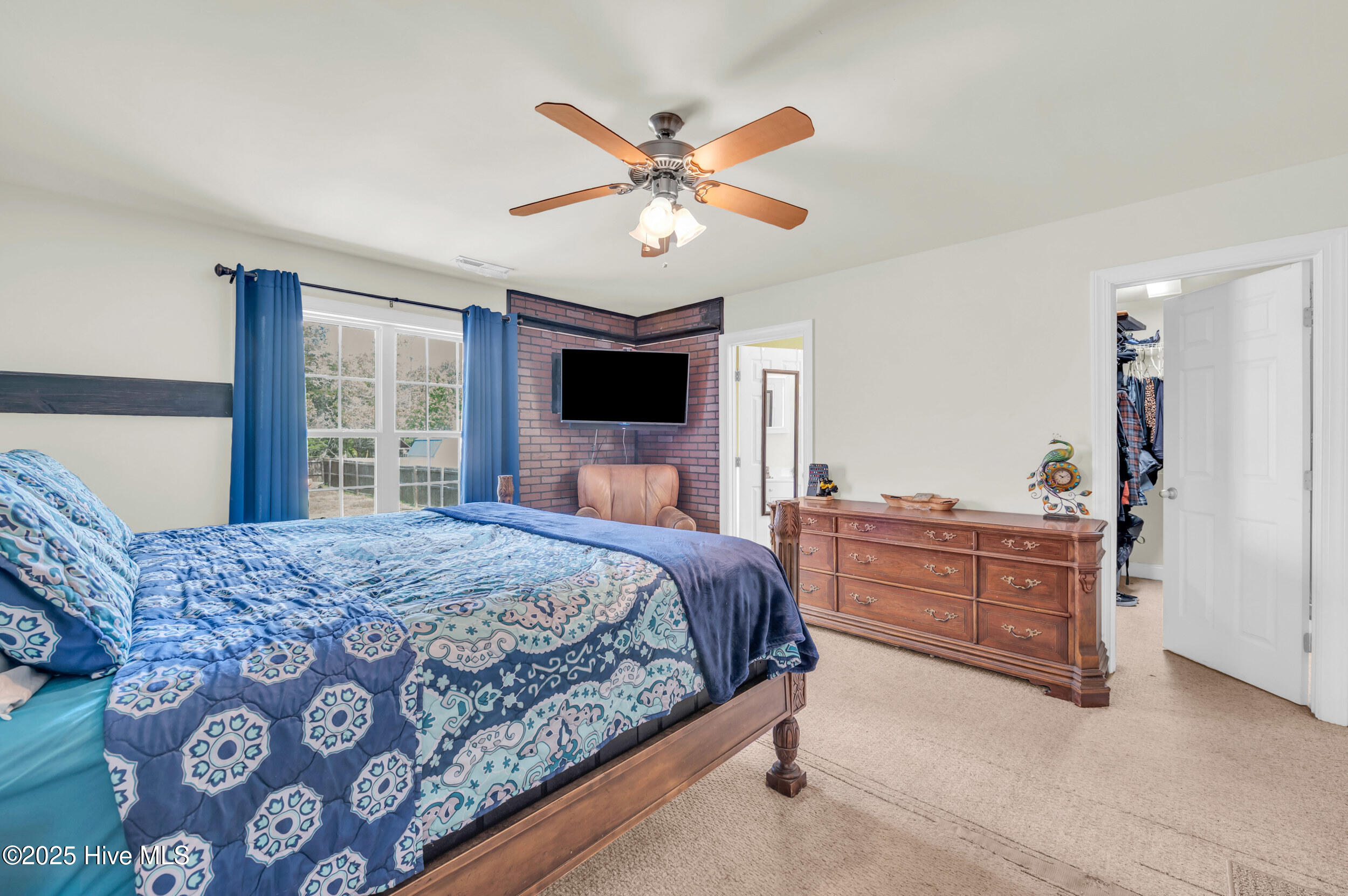 100517407 | Photo 15