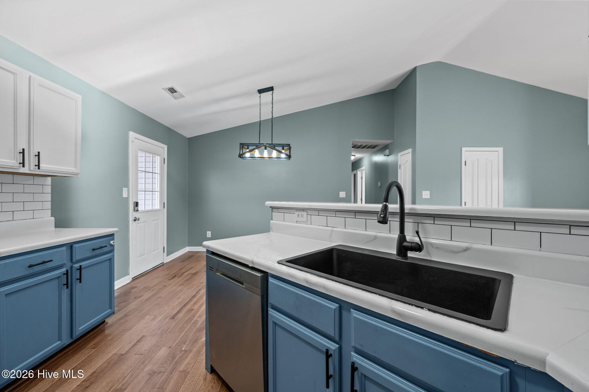 100553534 | Photo 11