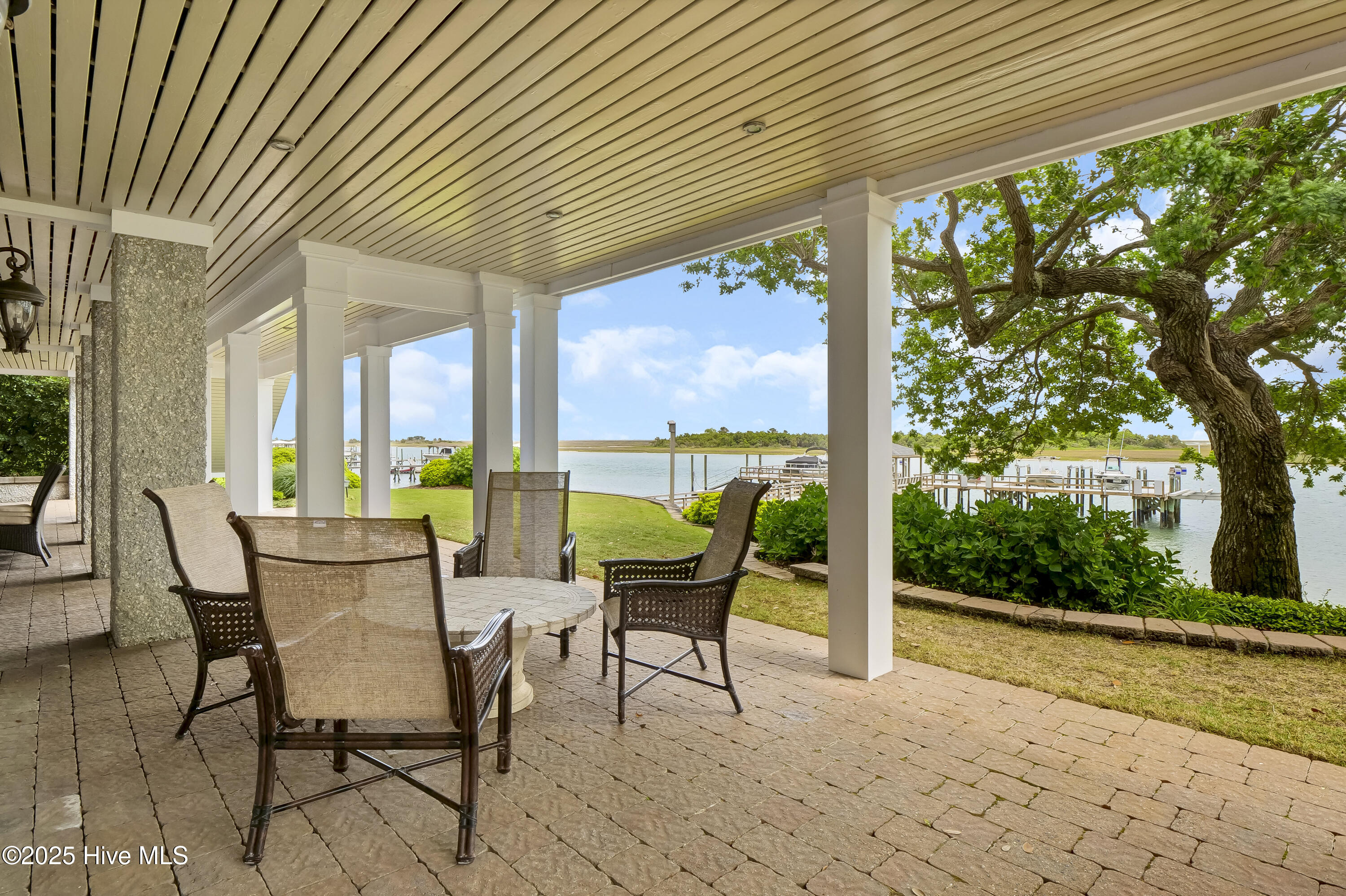 100504113 | Photo 62