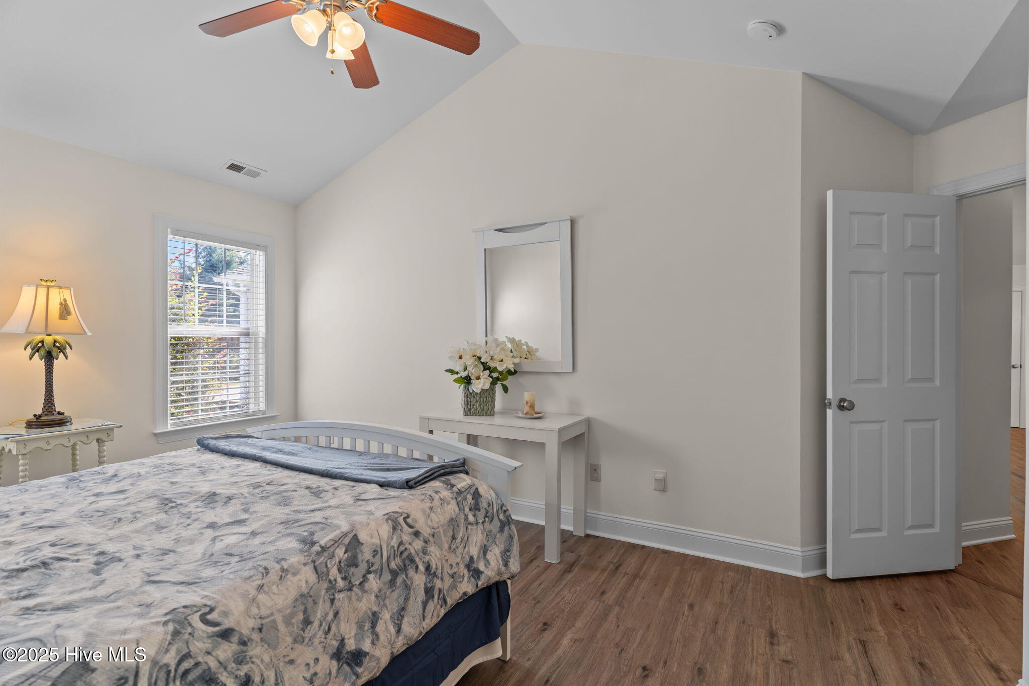 100537939 | Photo 32