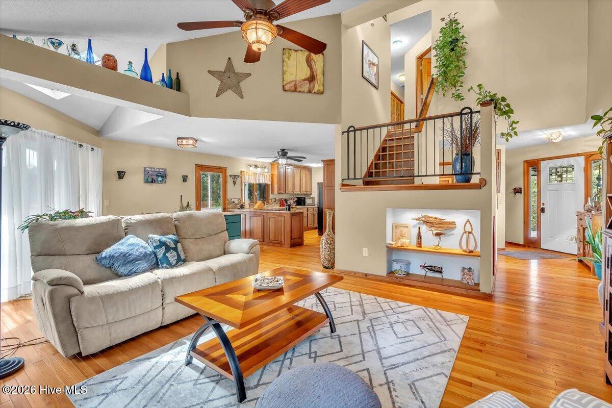 100561735 | Photo 25